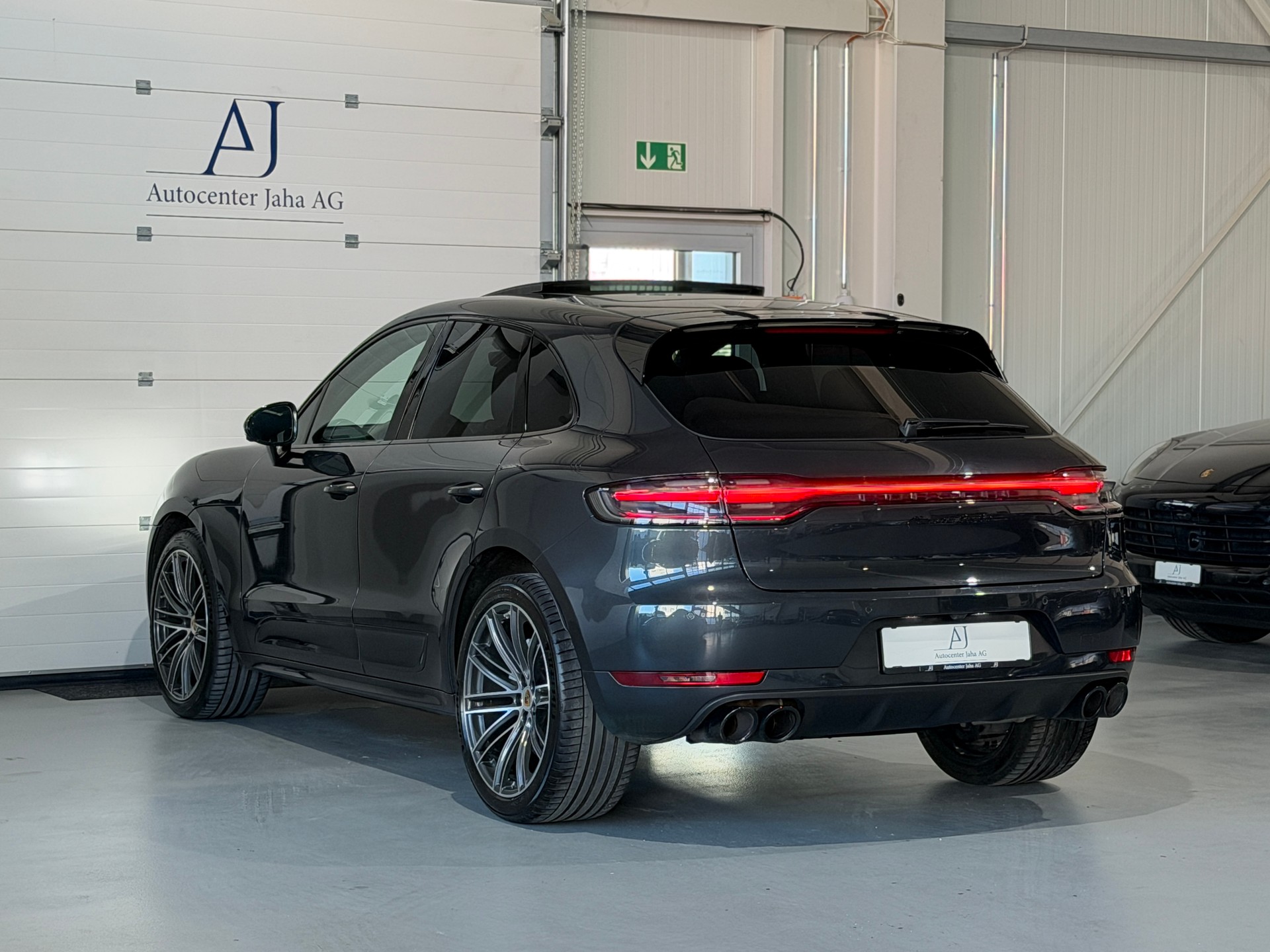 PORSCHE Macan Turbo PDK (CH) TOP Ausstattung-image-7