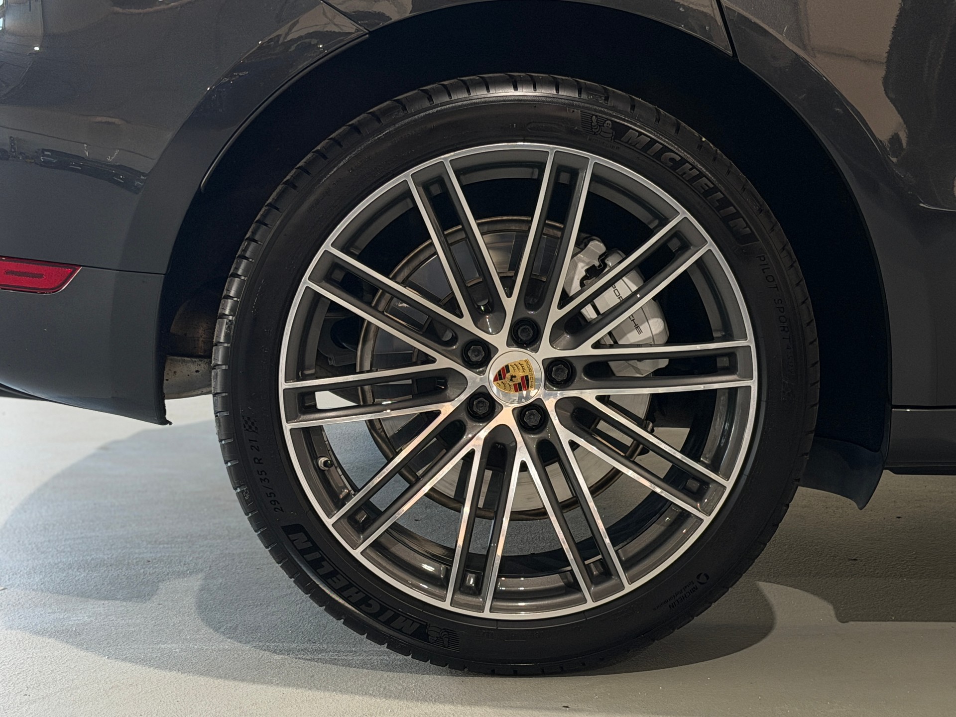 PORSCHE Macan Turbo PDK (CH) TOP Ausstattung-image-26