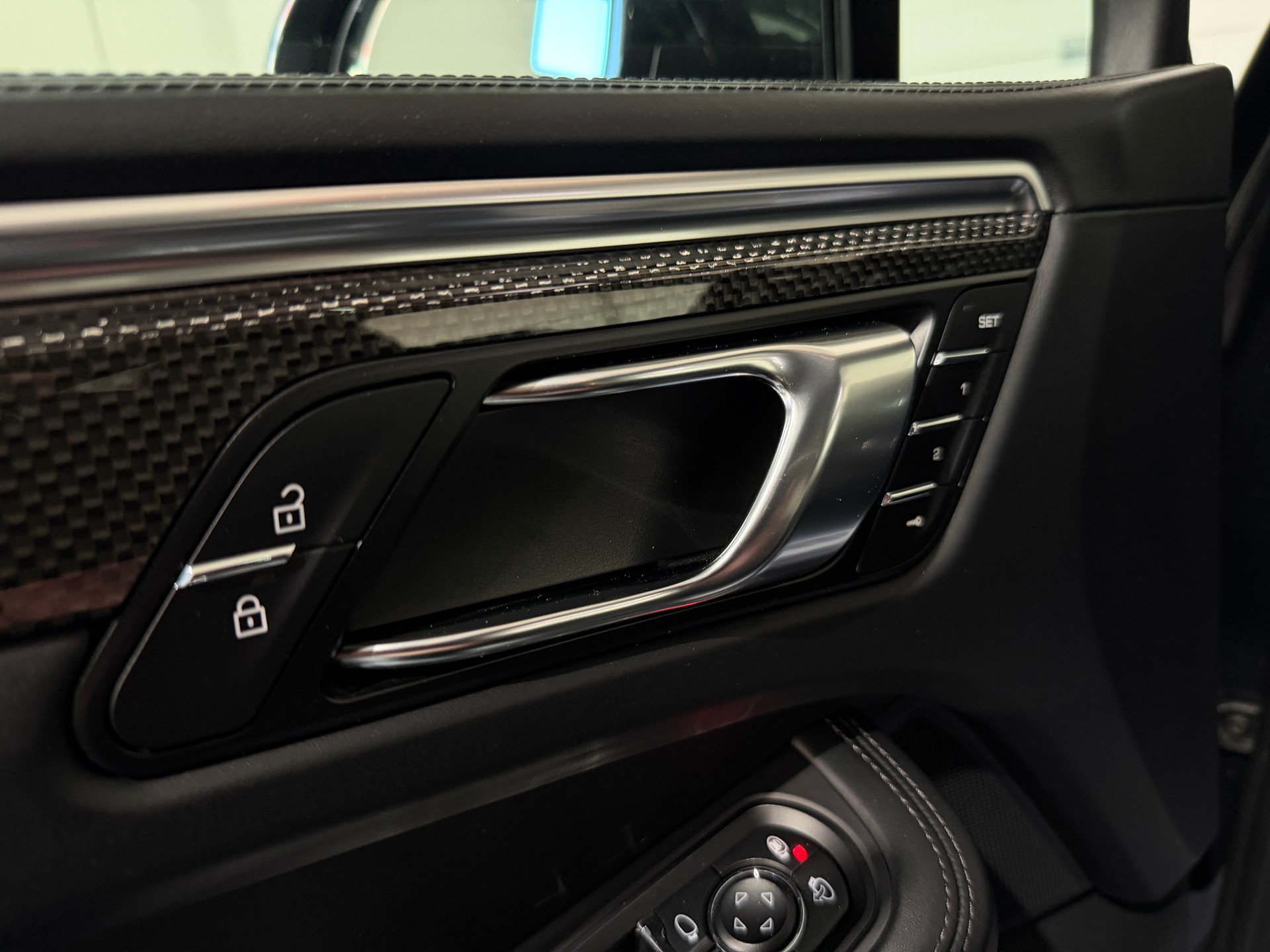 PORSCHE Macan Turbo PDK (CH) TOP Ausstattung-image-12