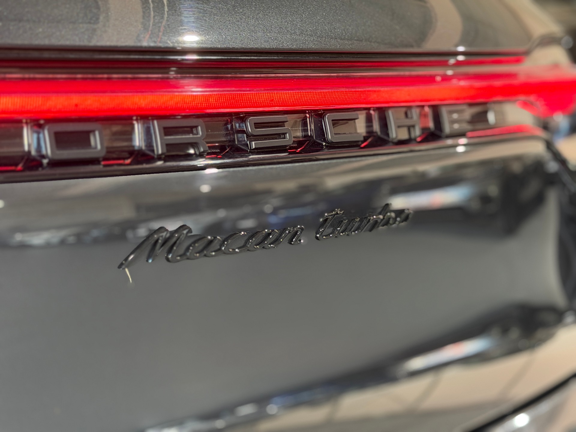 PORSCHE Macan Turbo PDK (CH) TOP Ausstattung-image-15