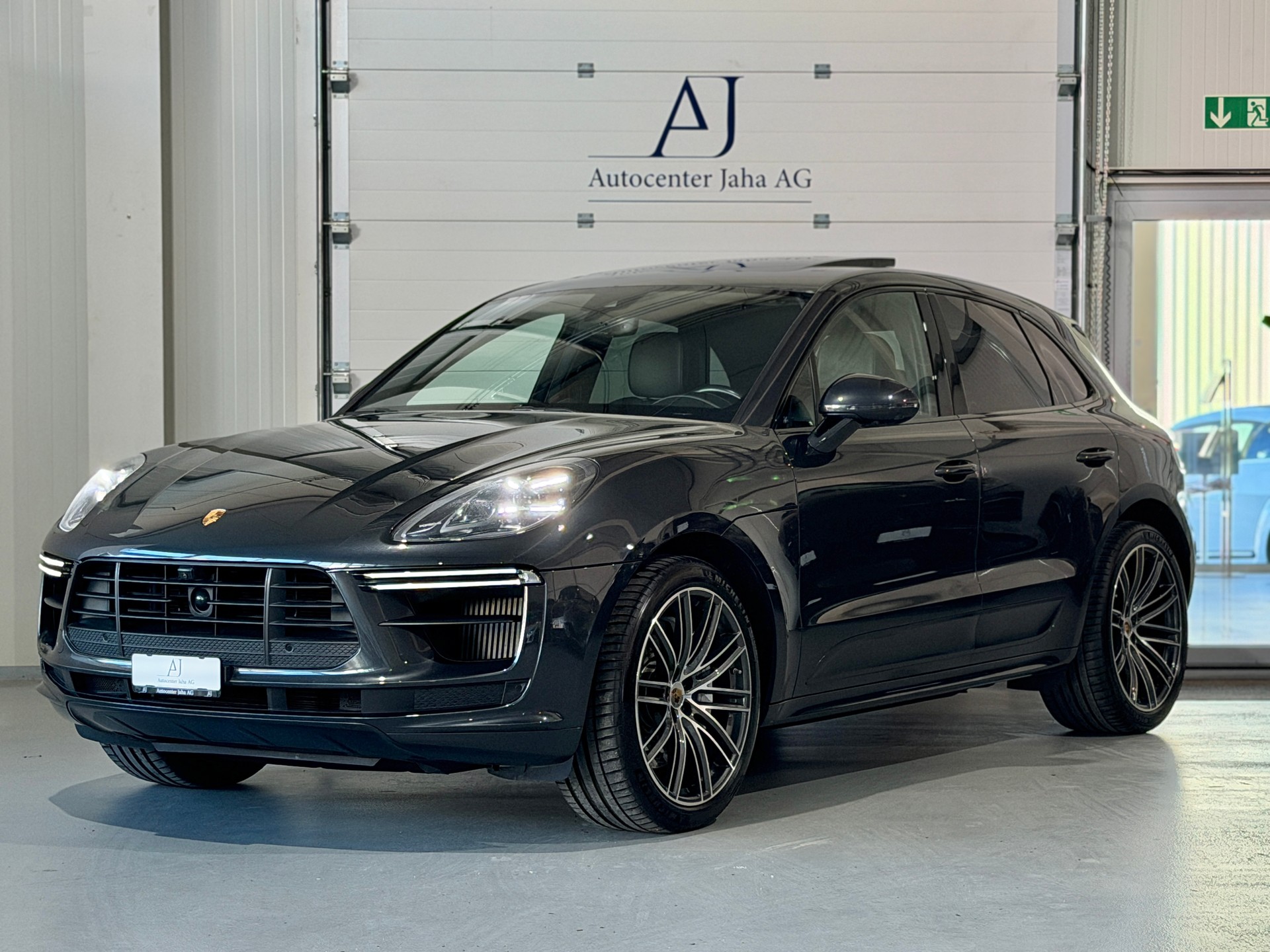 PORSCHE Macan Turbo PDK (CH) TOP Ausstattung-showroom-element-2