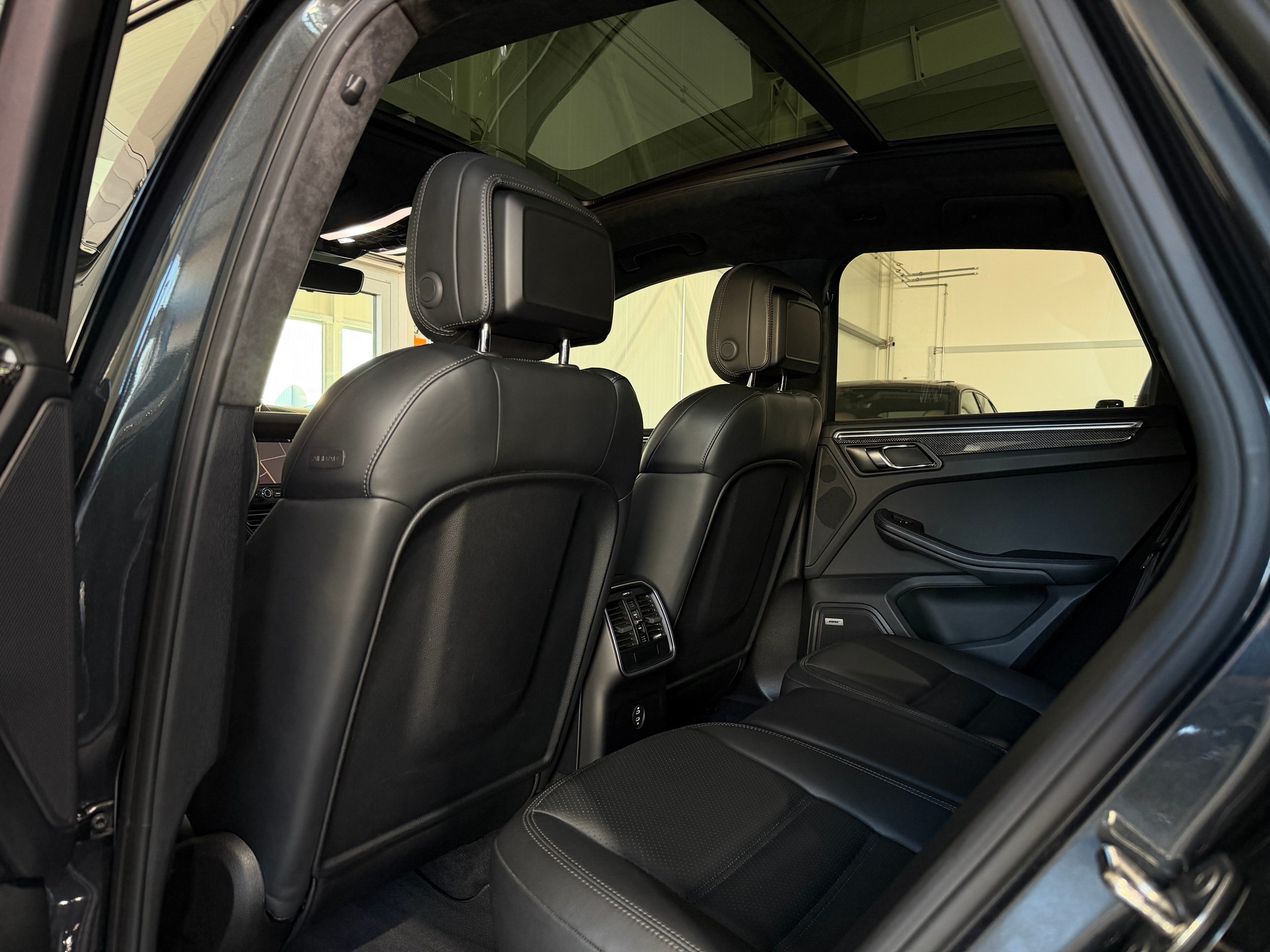 PORSCHE Macan Turbo PDK (CH) TOP Ausstattung-image-14