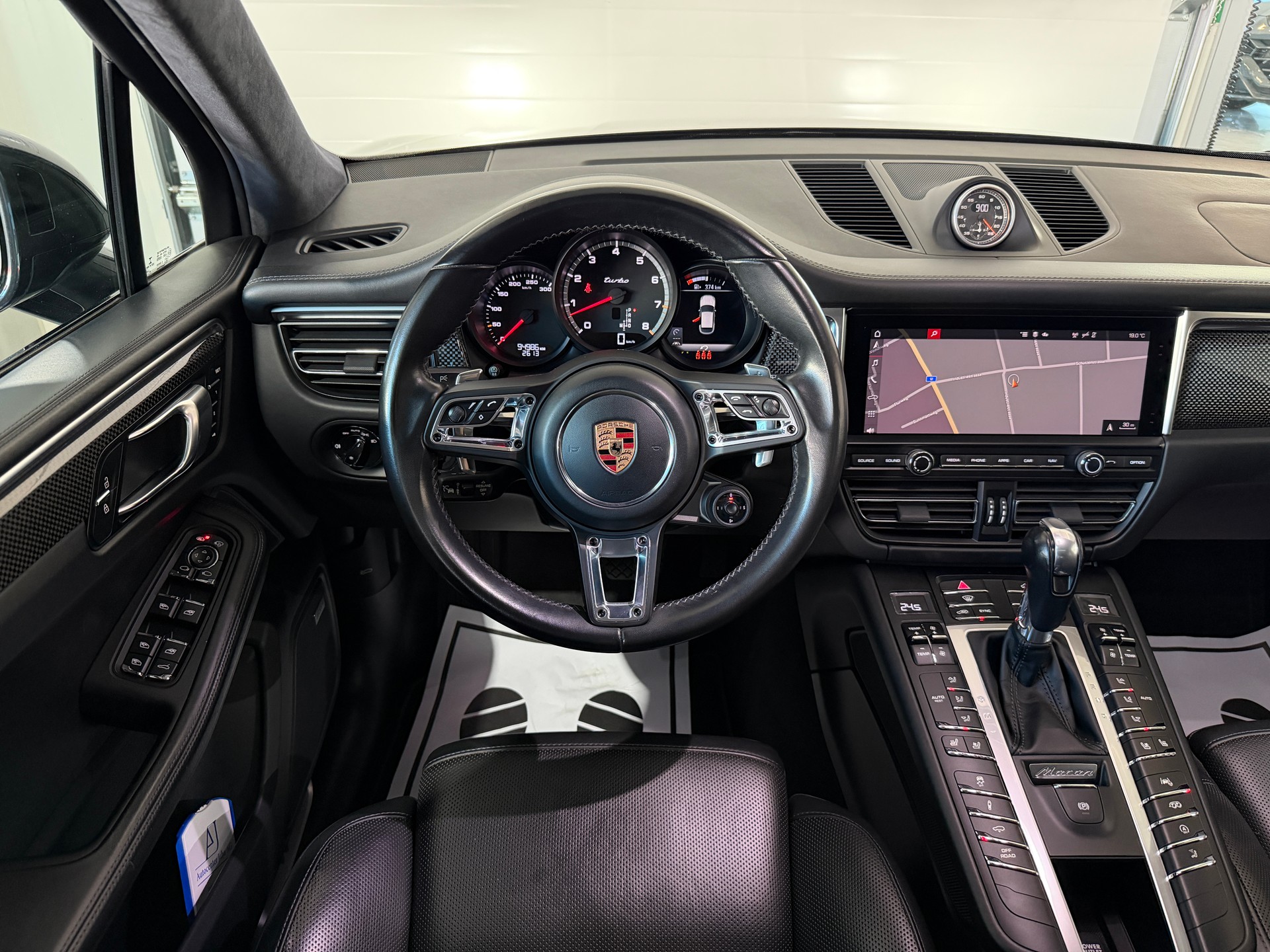 PORSCHE Macan Turbo PDK (CH) TOP Ausstattung-image-10
