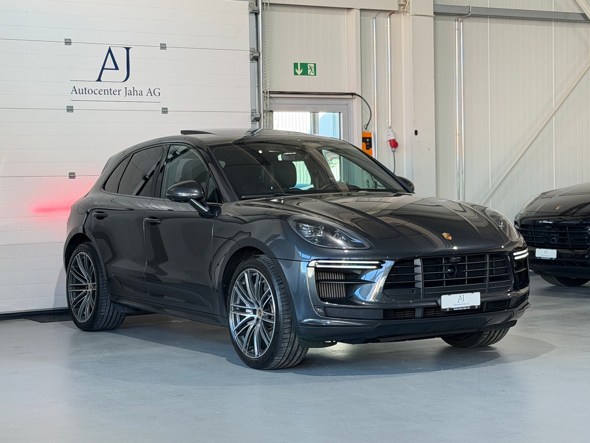 PORSCHE Macan Turbo PDK (CH) TOP Ausstattung-image-5