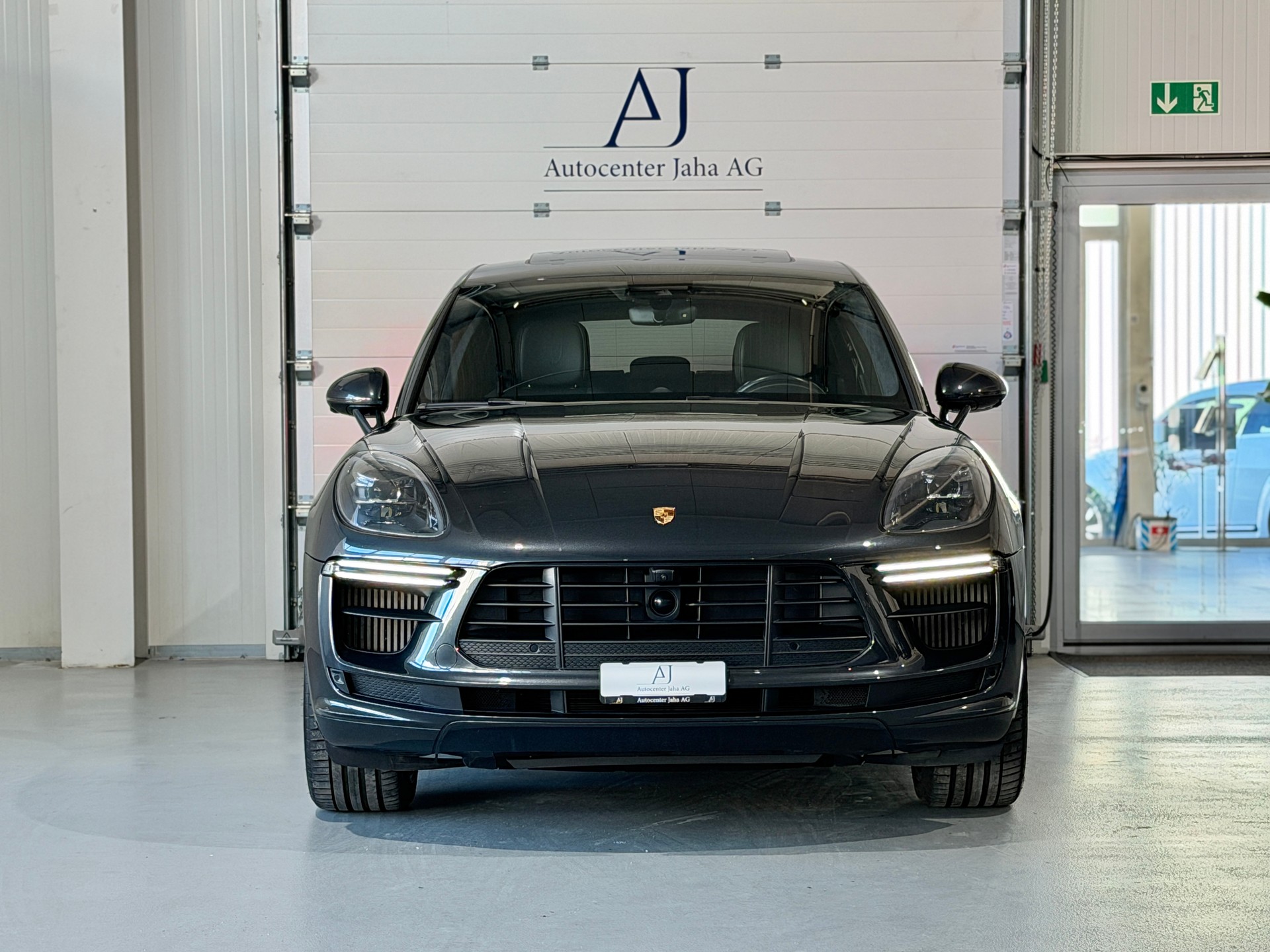 PORSCHE Macan Turbo PDK (CH) TOP Ausstattung-showroom-element-3