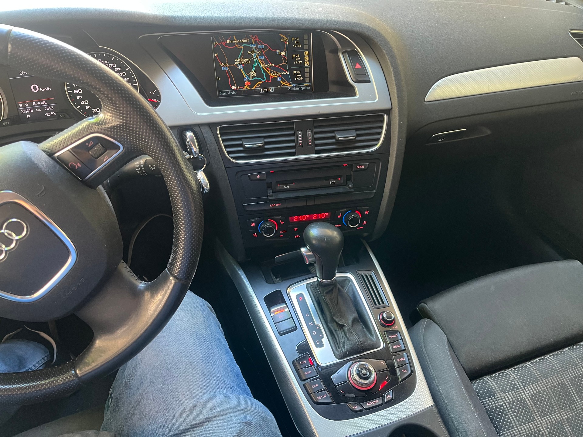 AUDI A4 Avant 2.0 TFSI multitronic-image-7