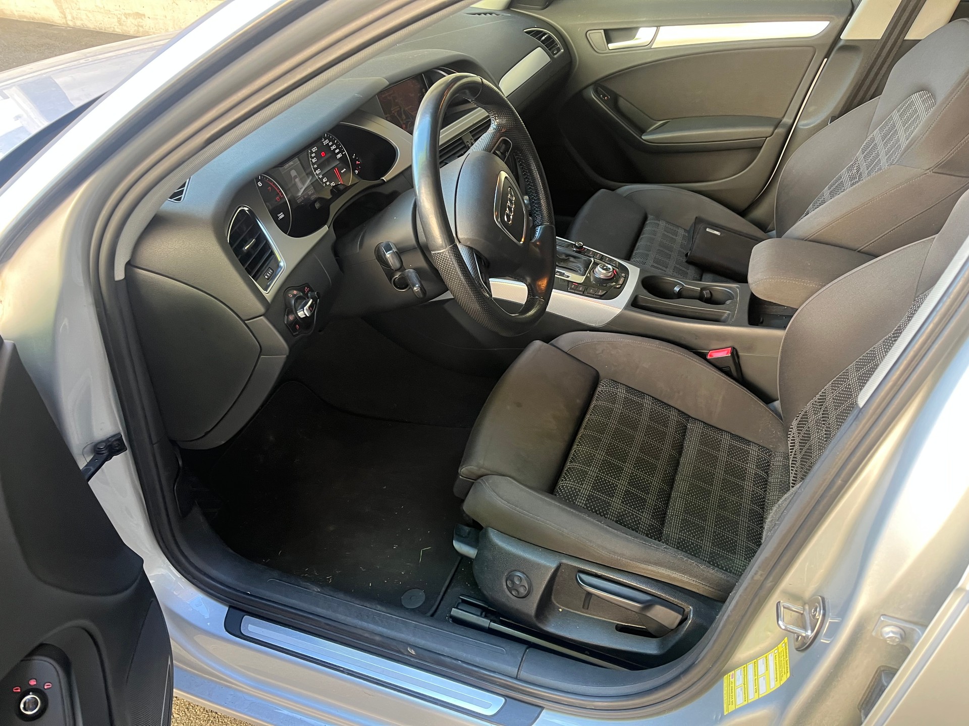 AUDI A4 Avant 2.0 TFSI multitronic-image-10