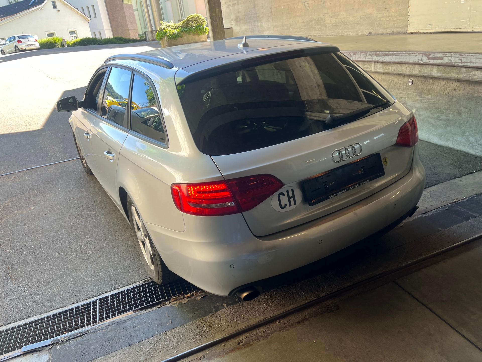AUDI A4 Avant 2.0 TFSI multitronic-image-2