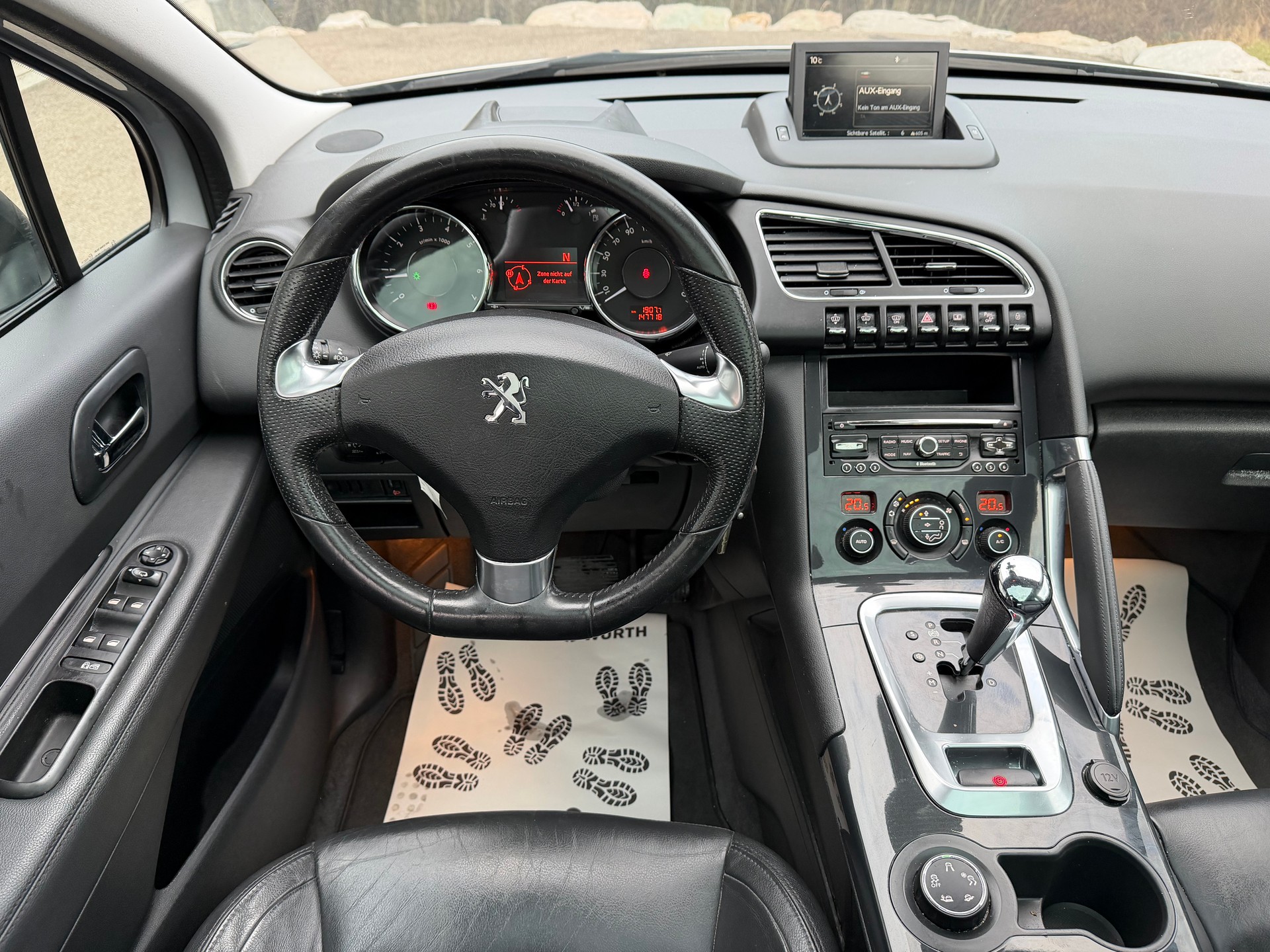 PEUGEOT 3008 1.6 16V T Platinum Tiptronic-image-9