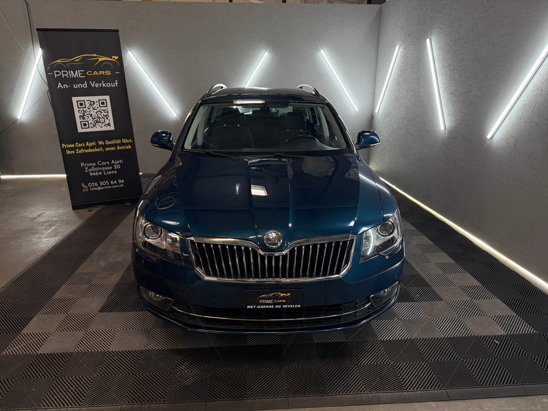 SKODA Superb Combi 2.0 TDi Ambition DSG-showroom-element-2