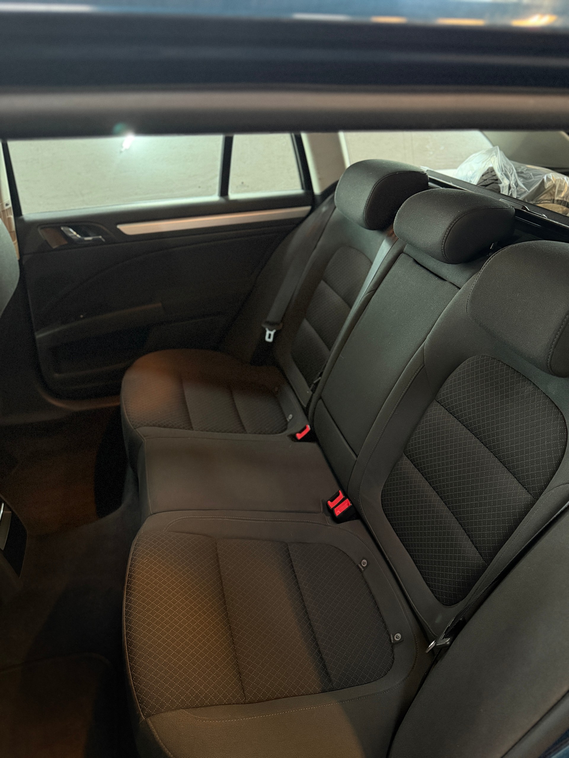 SKODA Superb Combi 2.0 TDi Ambition DSG-image-15
