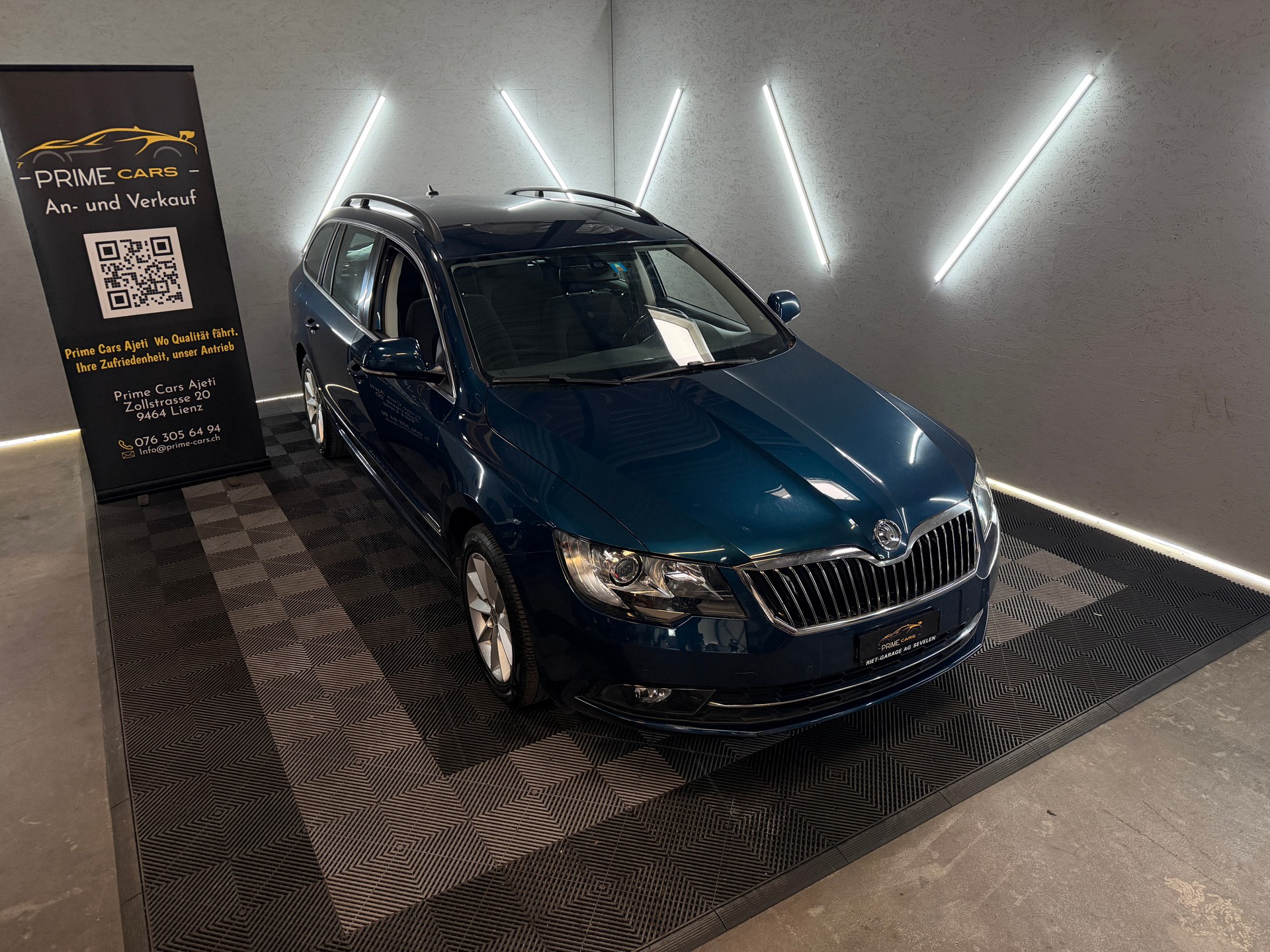 SKODA Superb Combi 2.0 TDi Ambition DSG-showroom-element-1