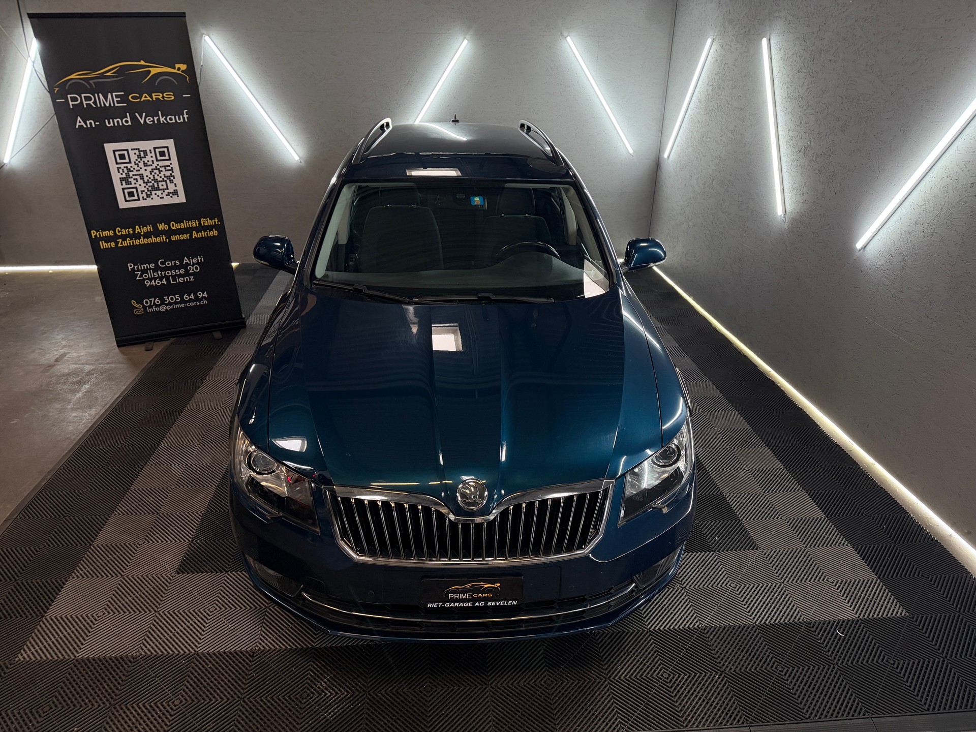 SKODA Superb Combi 2.0 TDi Ambition DSG-showroom-element-3
