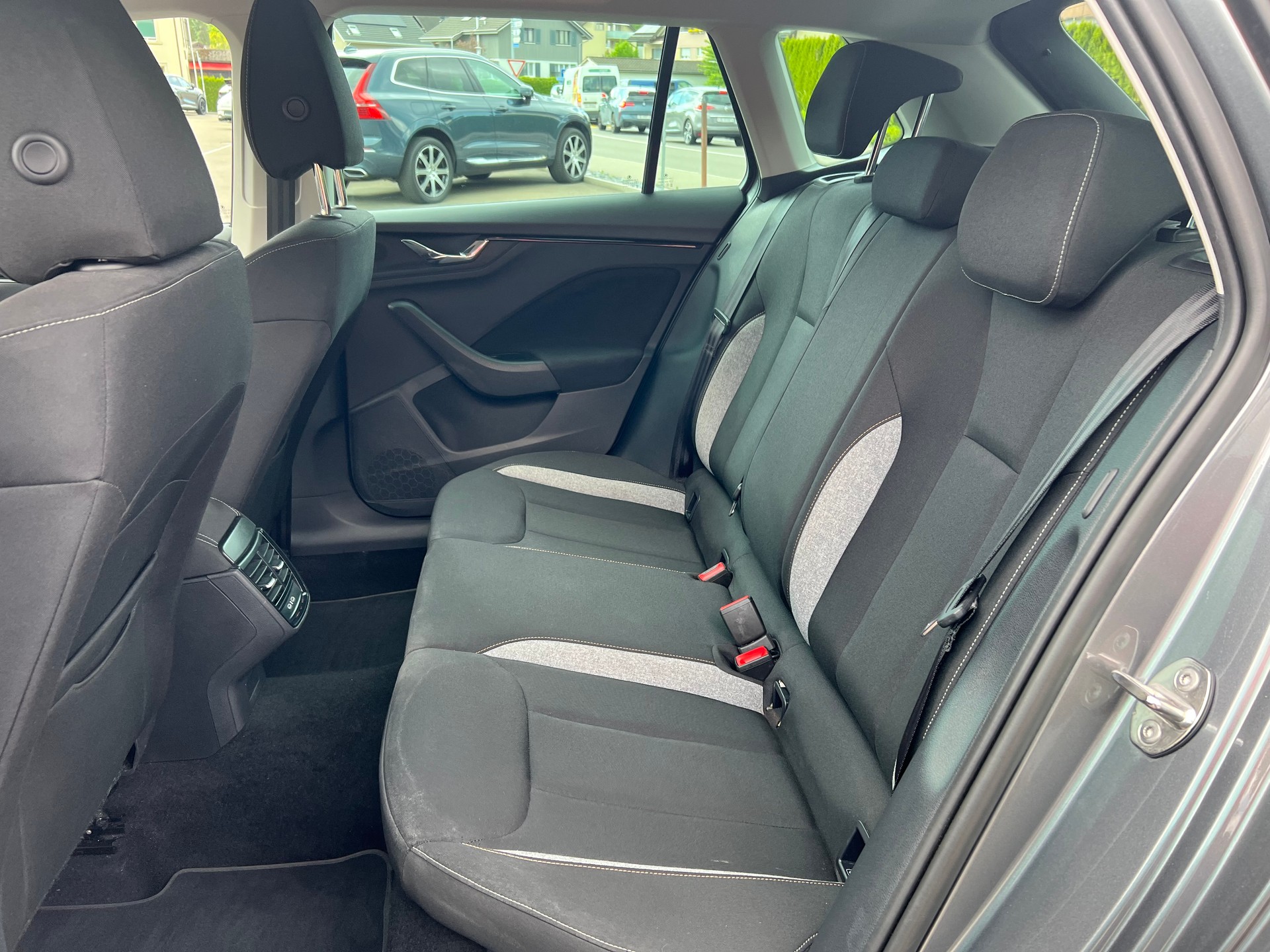 SKODA Kamiq 1.5 TSI Dynamic DSG-image-12