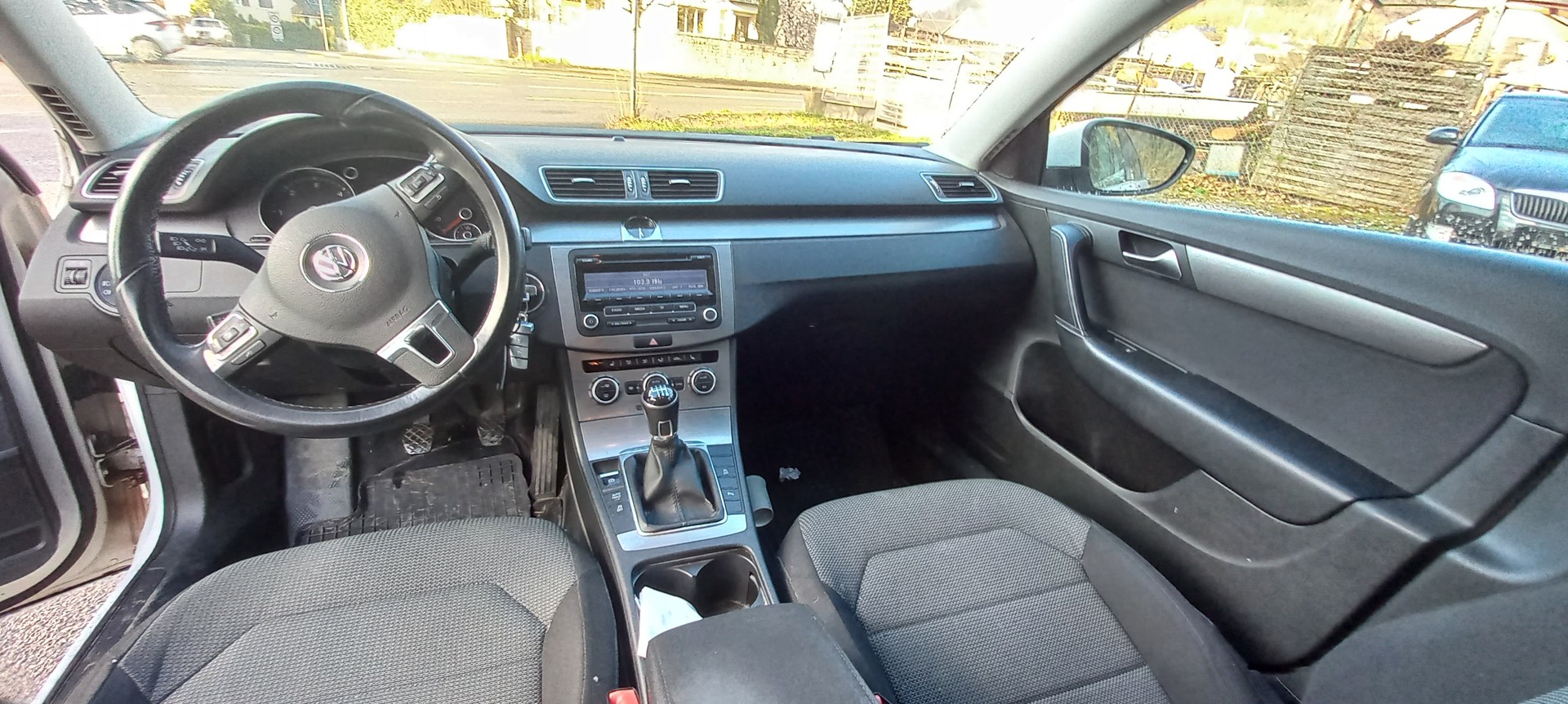 VW Passat Variant 2.0 TDI BMT Trendline-image-9