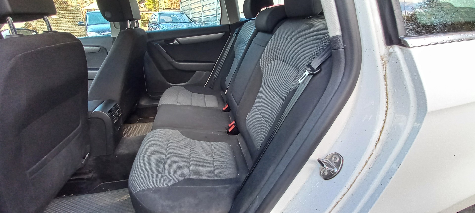 VW Passat Variant 2.0 TDI BMT Trendline-image-10