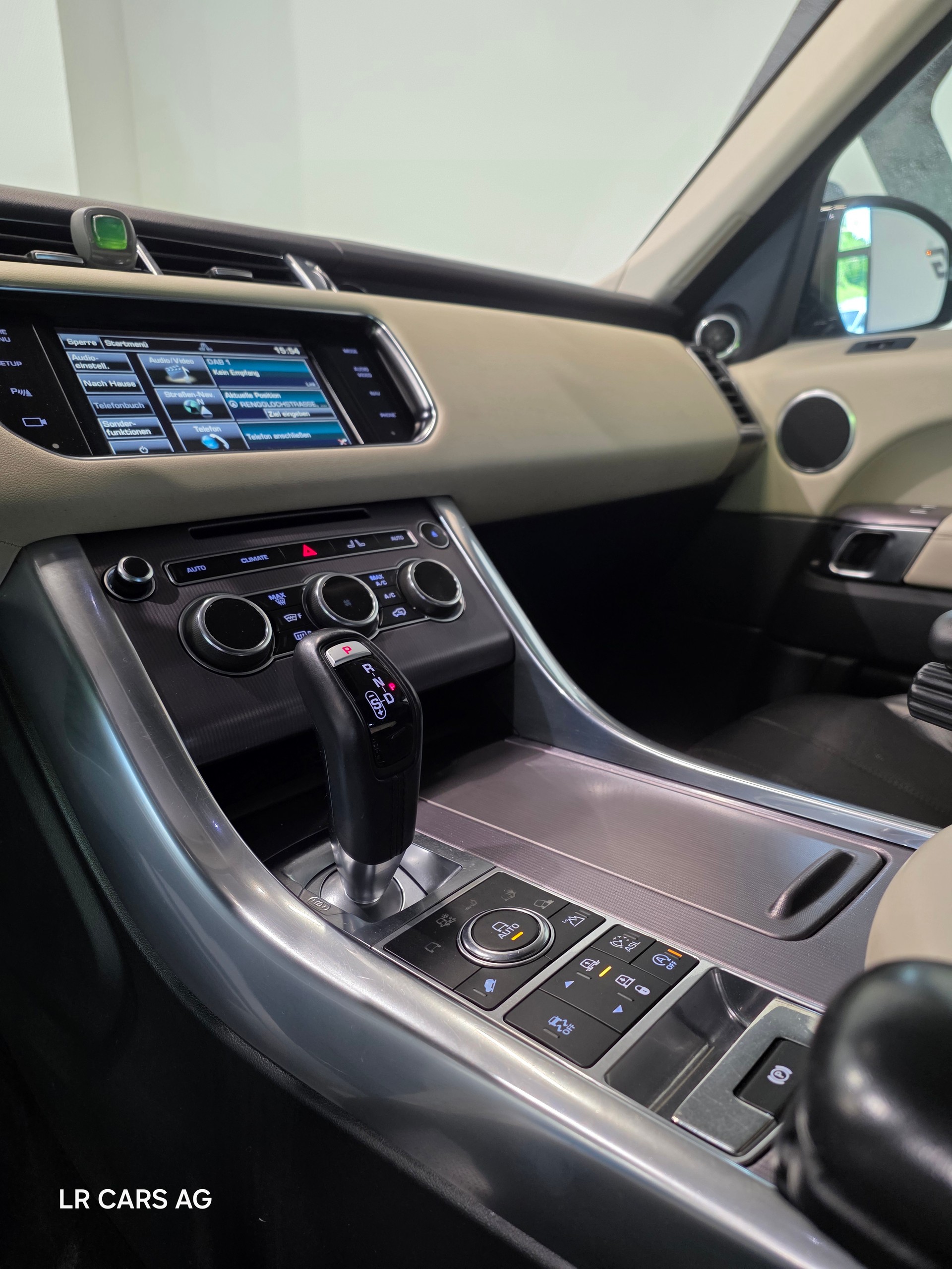 LAND ROVER Range Rover Sport 3.0 SDV6 HSE Dynamic Automatic-image-12