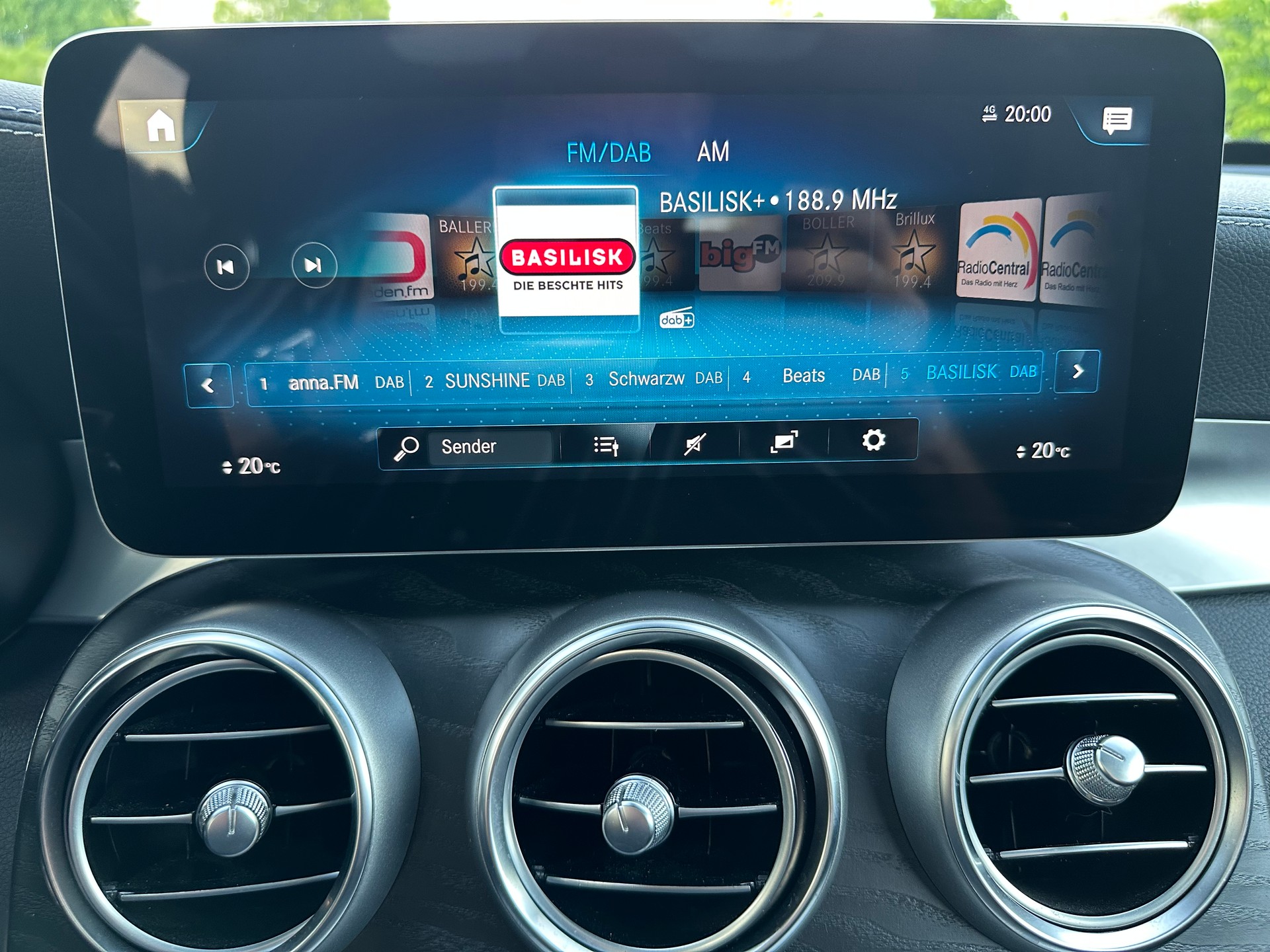 MERCEDES-BENZ GLC 300 AMG Line 4Matic 9G-Tronic-image-19