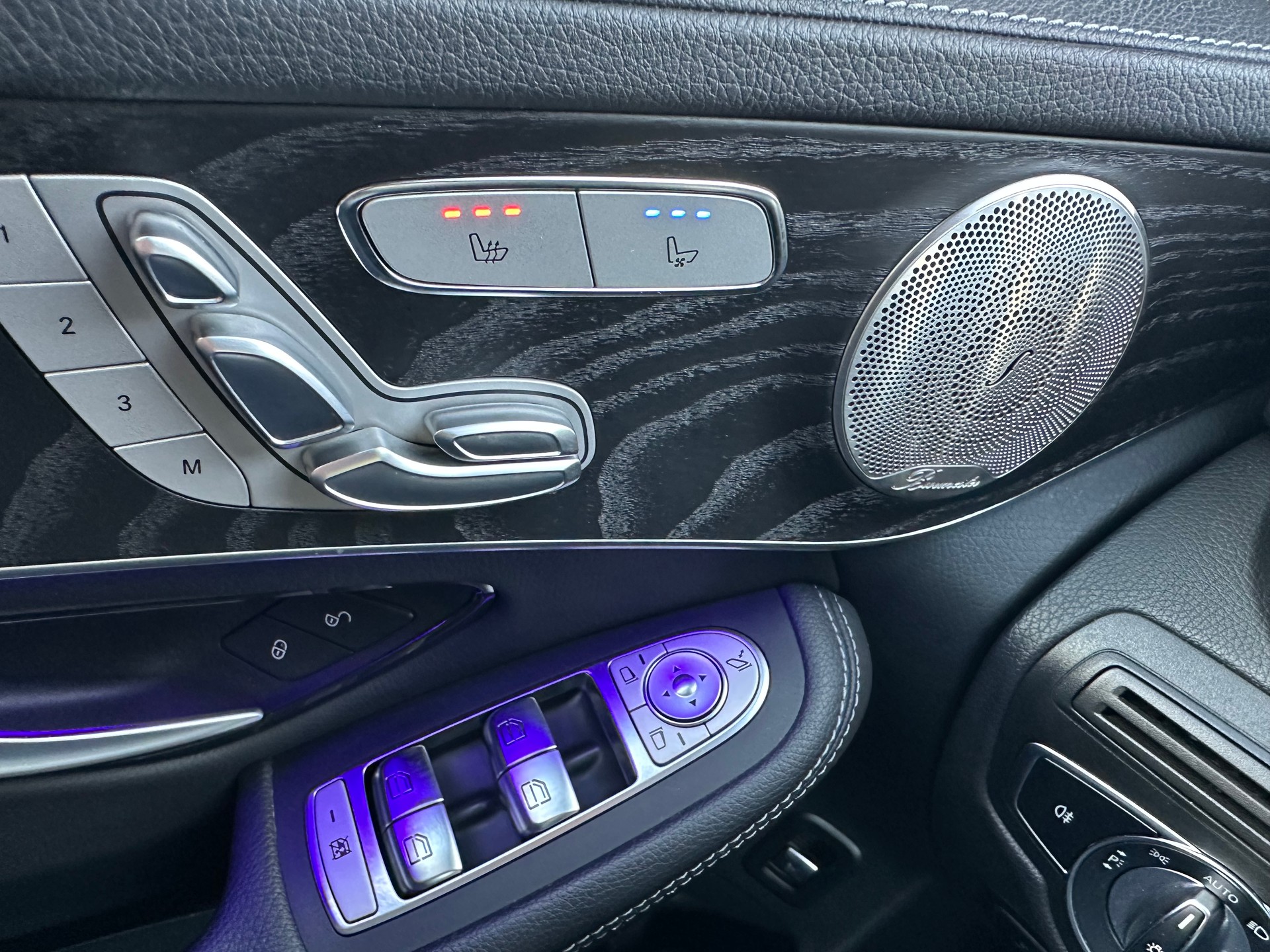 MERCEDES-BENZ GLC 300 AMG Line 4Matic 9G-Tronic-image-17