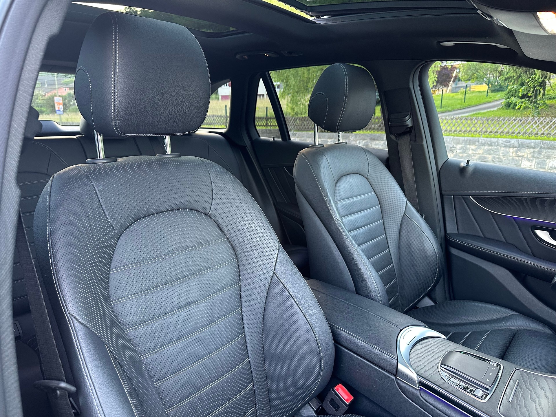 MERCEDES-BENZ GLC 300 AMG Line 4Matic 9G-Tronic-image-15