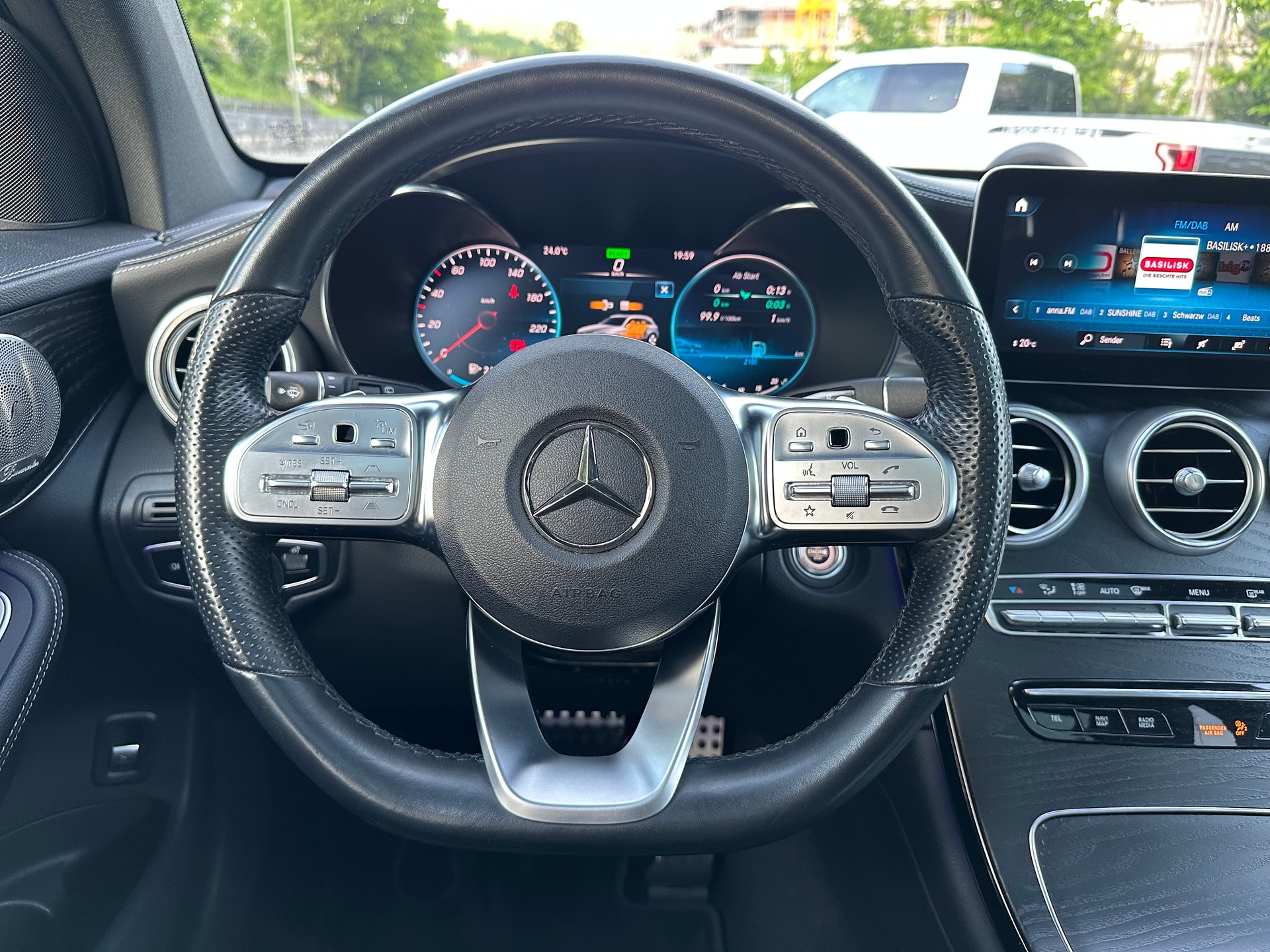 MERCEDES-BENZ GLC 300 AMG Line 4Matic 9G-Tronic-image-14