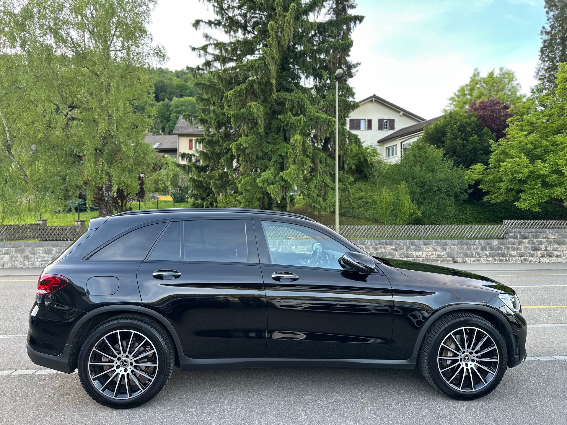 MERCEDES-BENZ GLC 300 AMG Line 4Matic 9G-Tronic-image-5