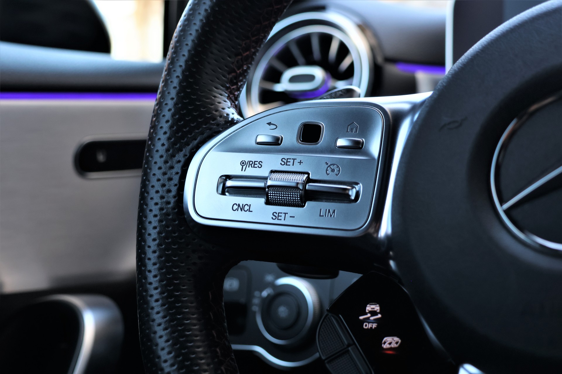 MERCEDES-BENZ A 45 S AMG 4Matic+ Speedshift (CH)-image-16