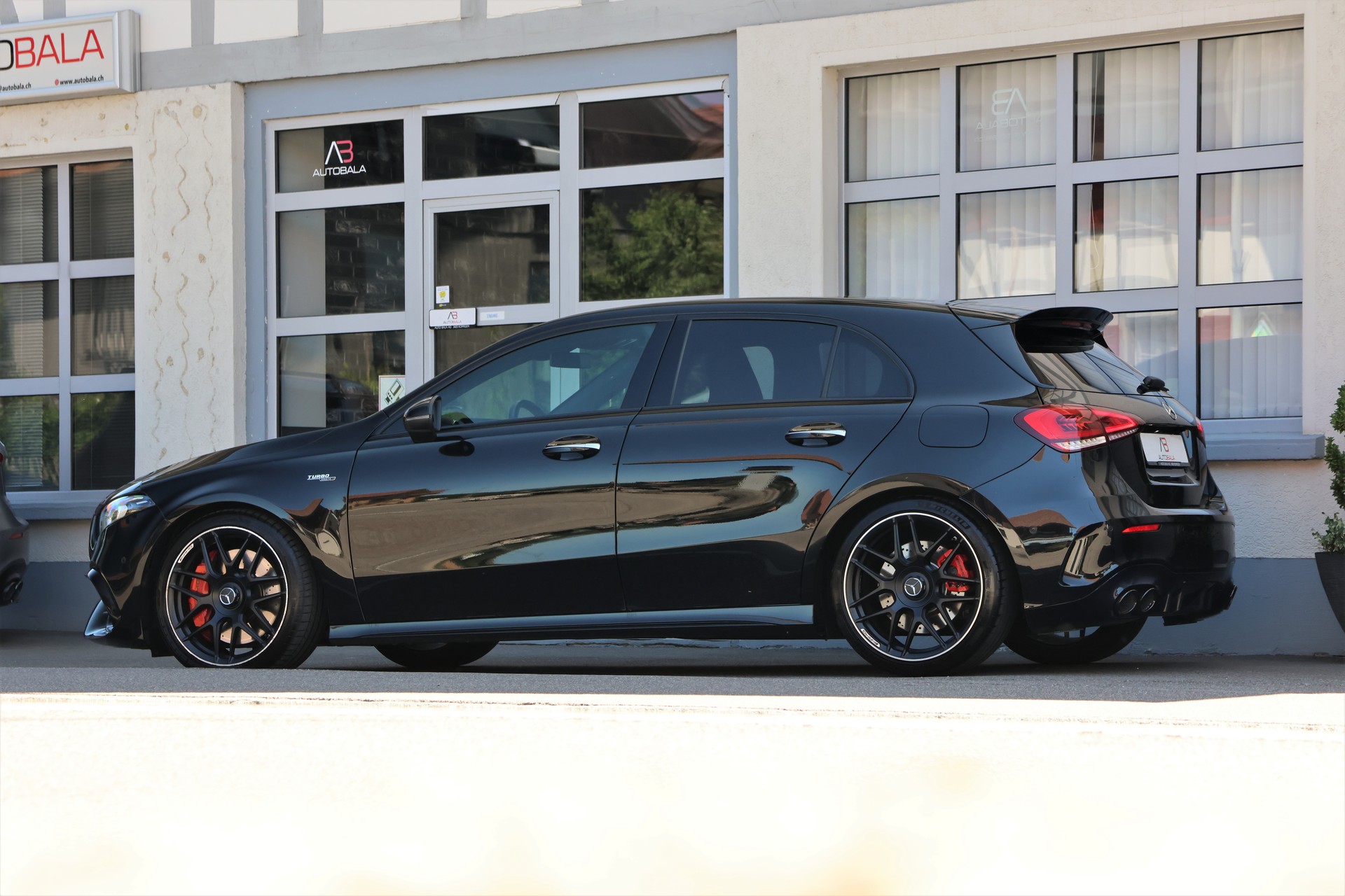 MERCEDES-BENZ A 45 S AMG 4Matic+ Speedshift (CH)-showroom-element-3