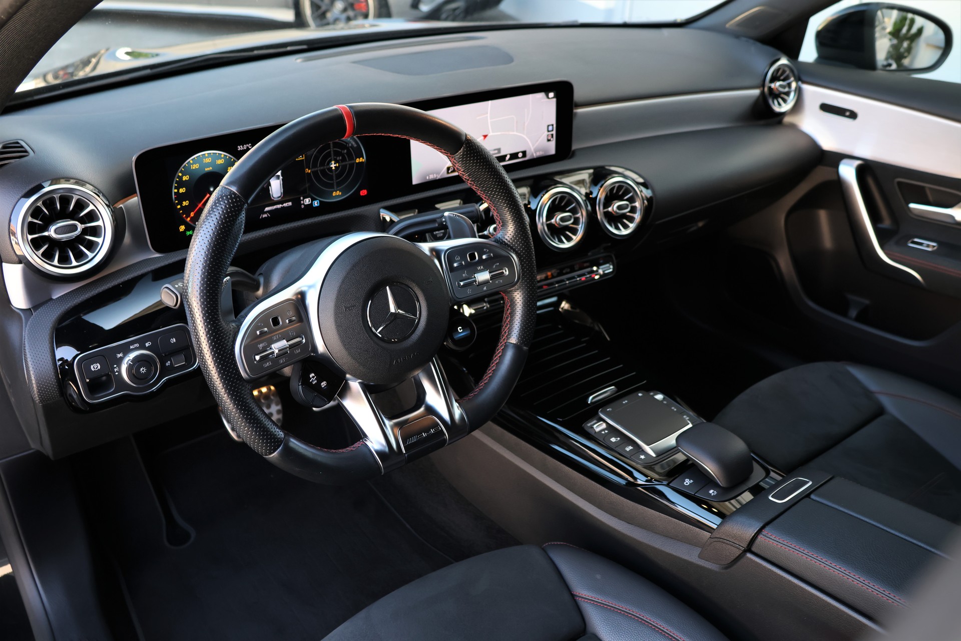 MERCEDES-BENZ A 45 S AMG 4Matic+ Speedshift (CH)-image-9