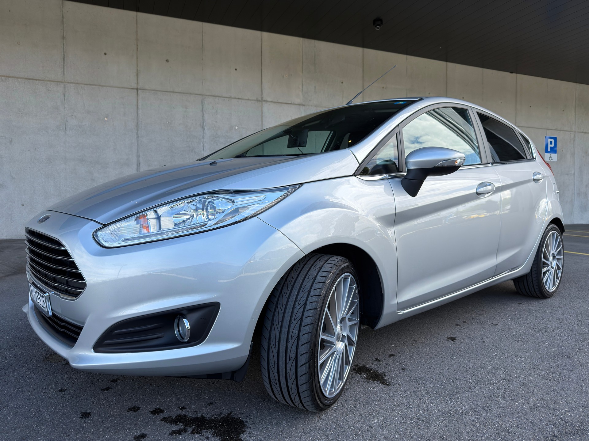 FORD 1.6 Ti-VCT Titanium-image-1