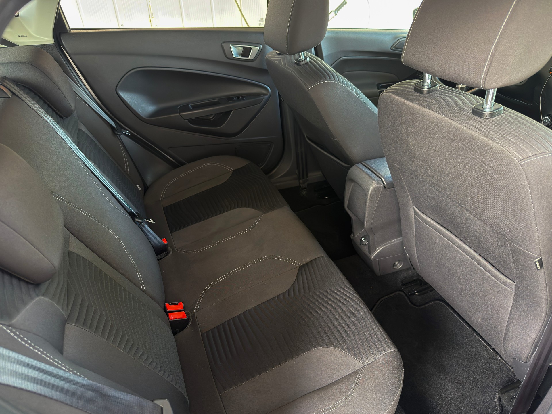 FORD 1.6 Ti-VCT Titanium-image-5