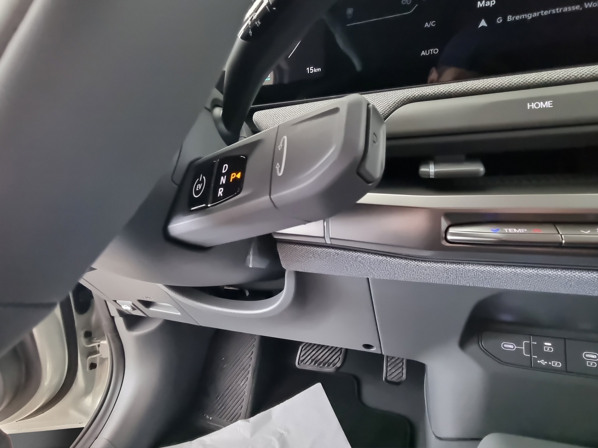 KIA EV3 81 kWh Earth-image-14