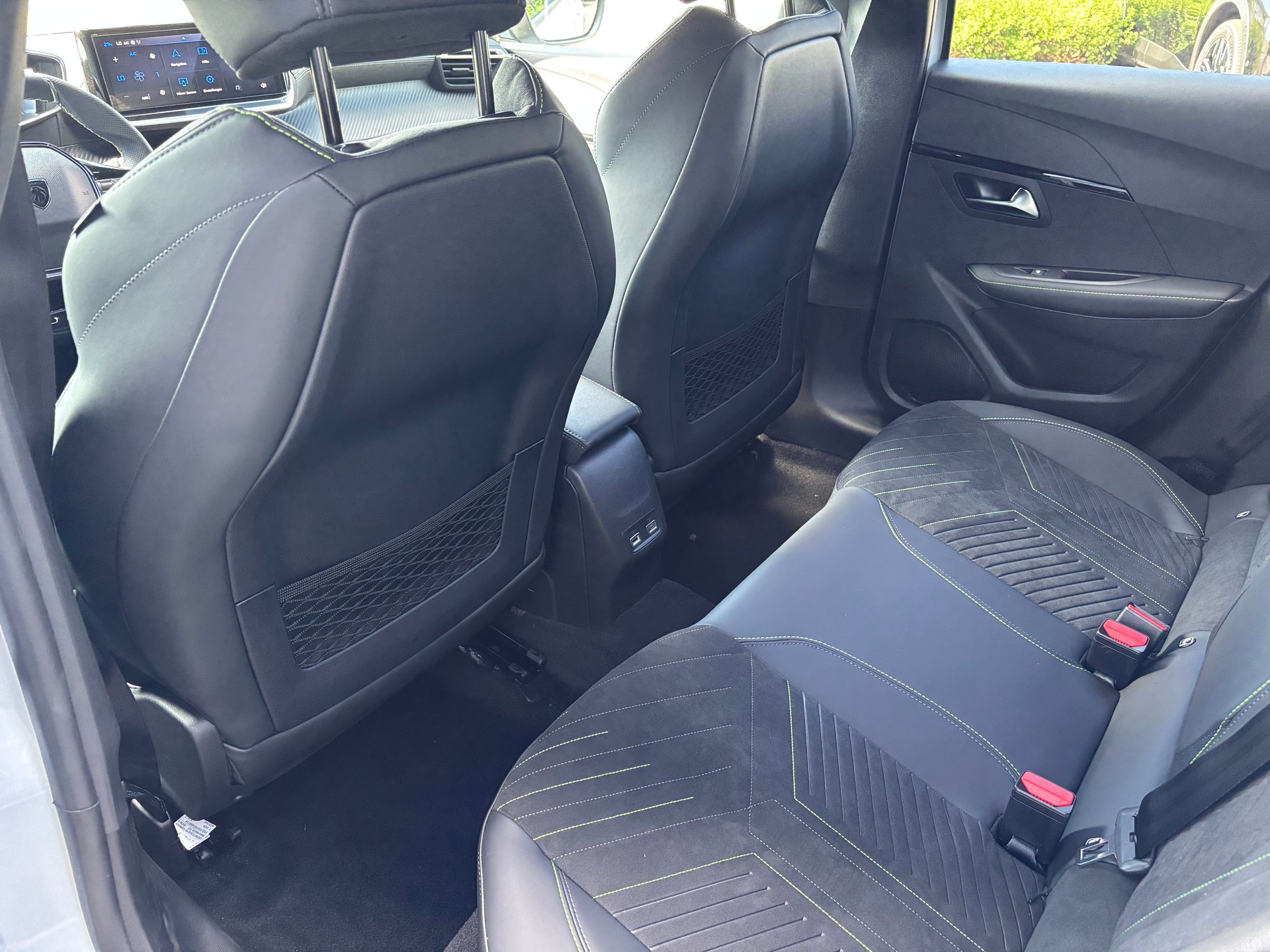 PEUGEOT 208 1.2 MHEV 145 GT-image-8