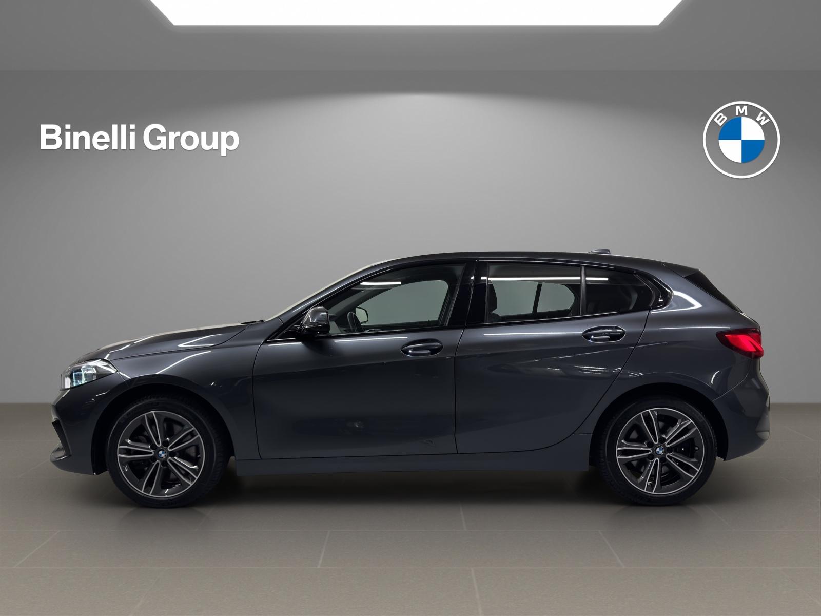 BMW 120d xDrive-showroom-element-1