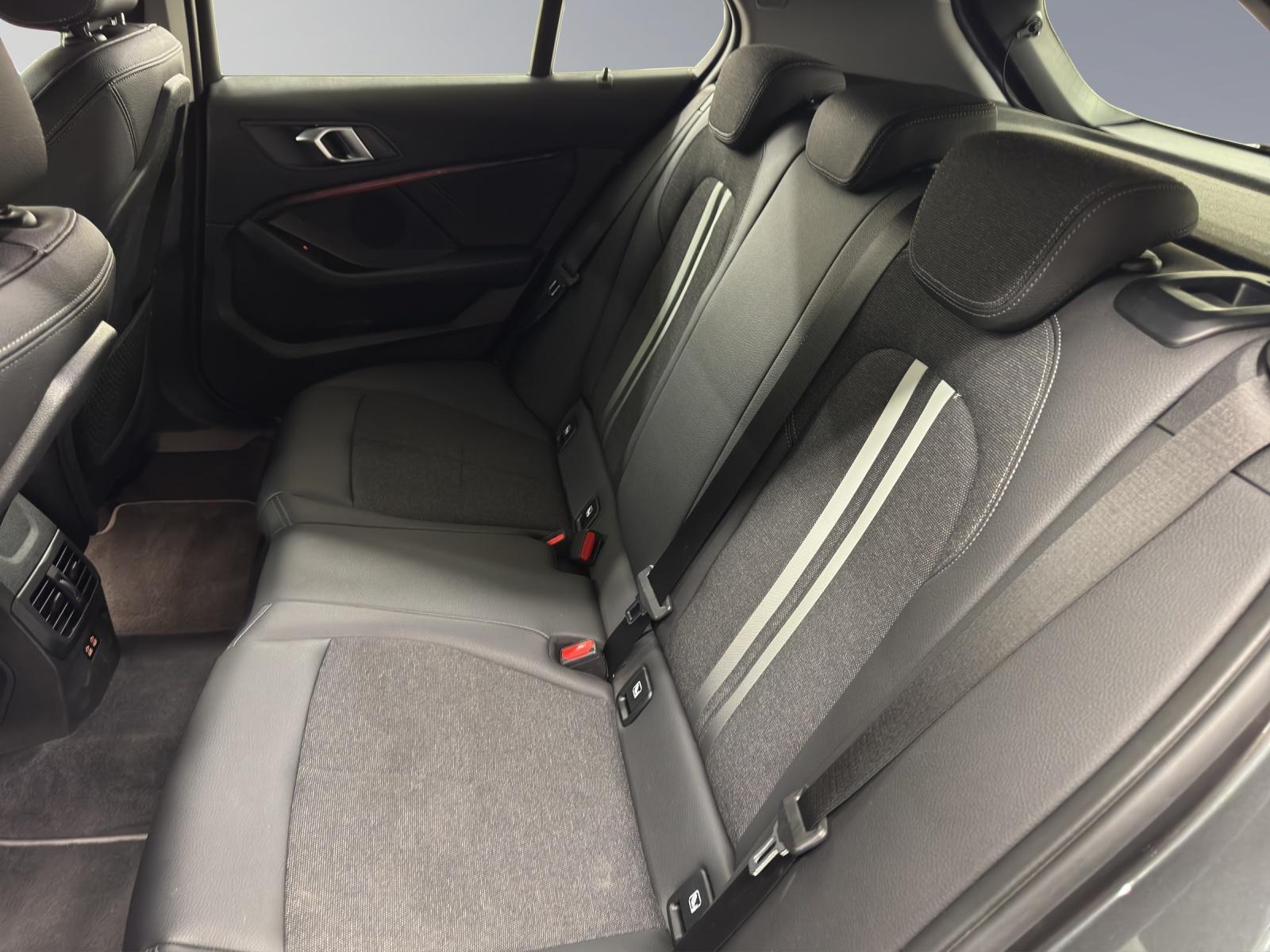 BMW 120d xDrive-image-13