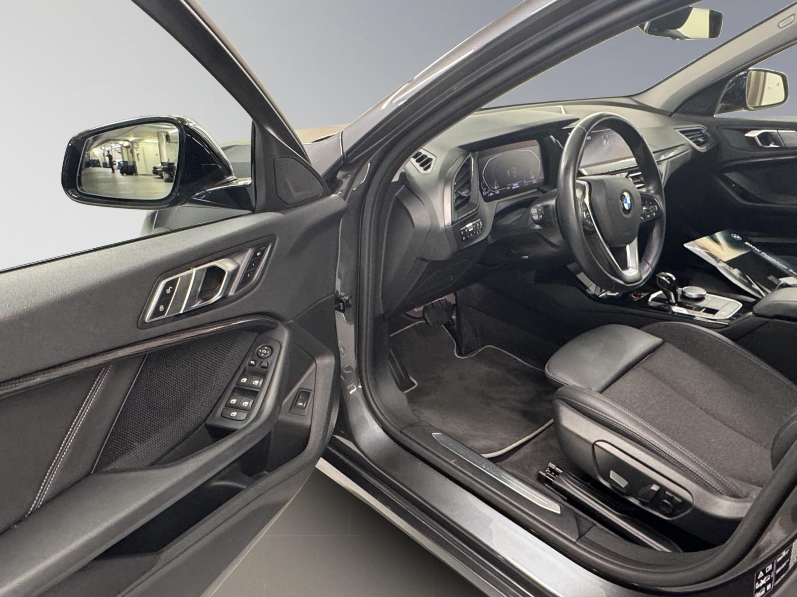 BMW 120d xDrive-image-11