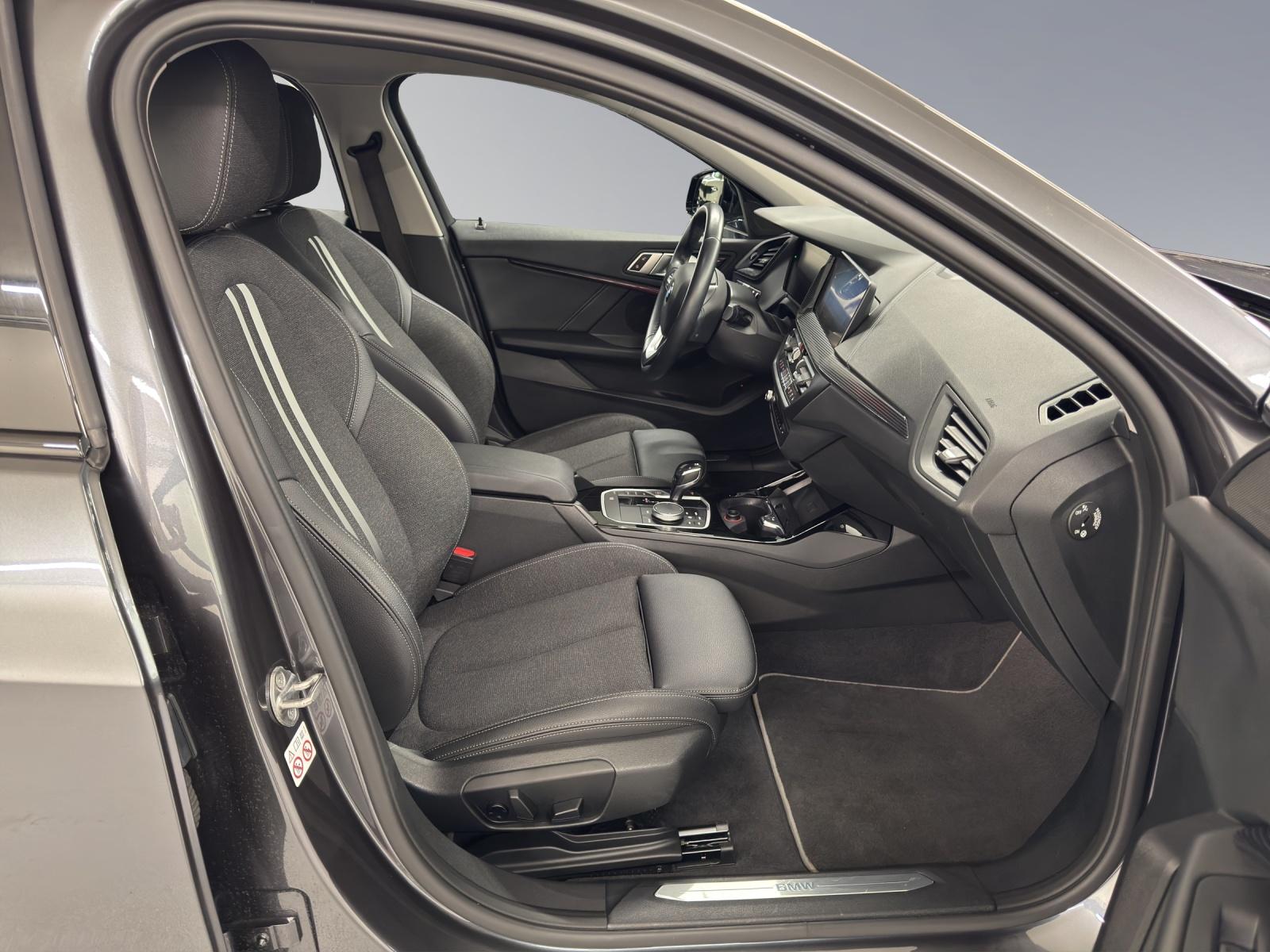 BMW 120d xDrive-image-14
