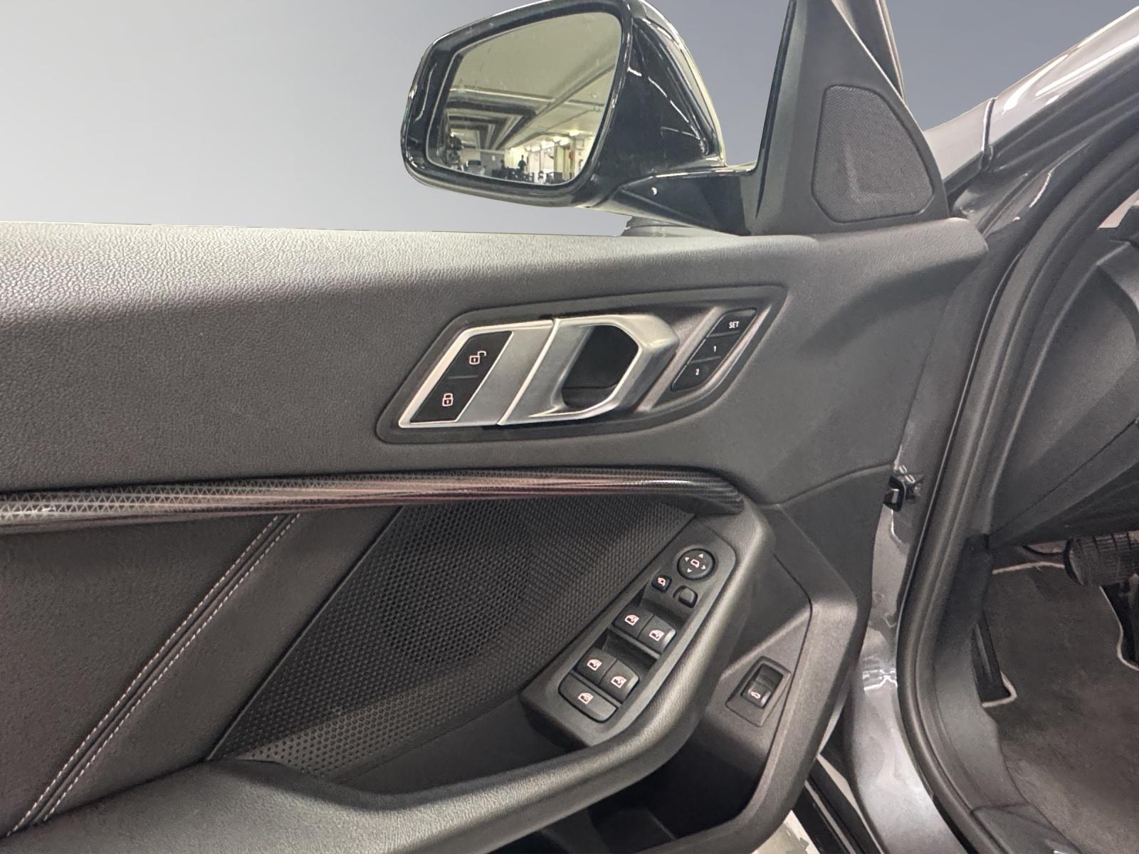 BMW 120d xDrive-image-12