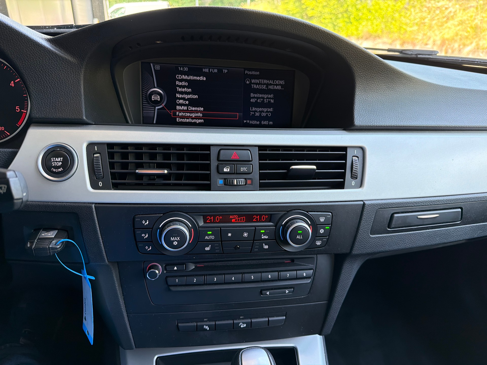 BMW 320d xDrive Dynamic Edition Steptronic-image-10