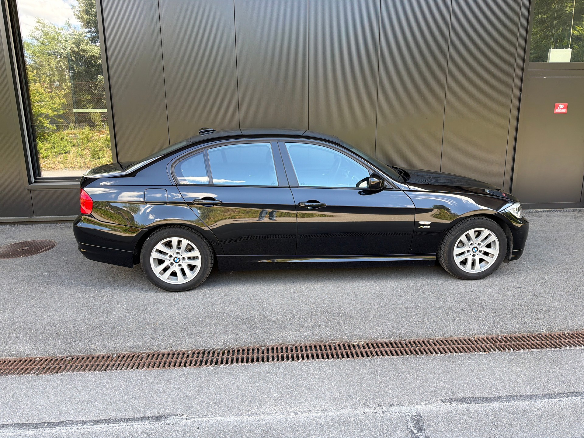 BMW 320d xDrive Dynamic Edition Steptronic-image-5