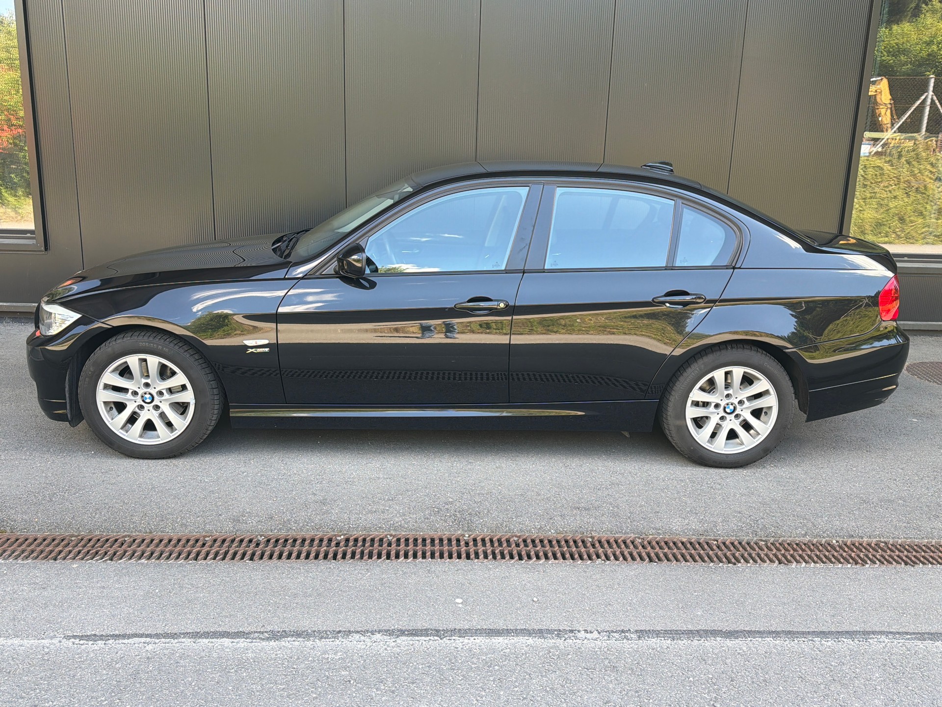 BMW 320d xDrive Dynamic Edition Steptronic-image-1