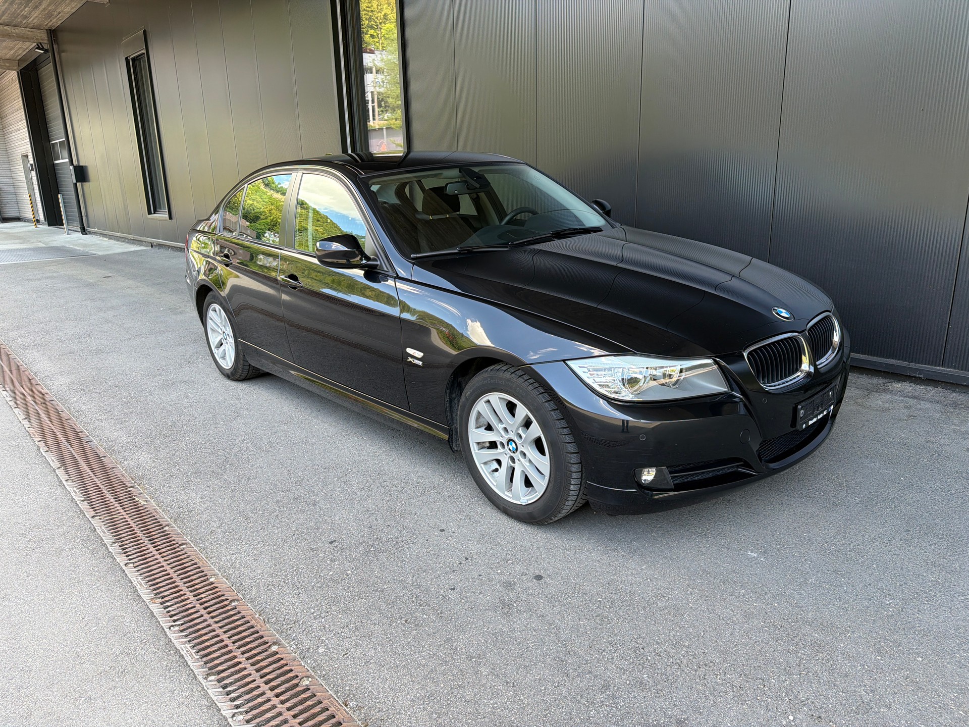 BMW 320d xDrive Dynamic Edition Steptronic-image-6
