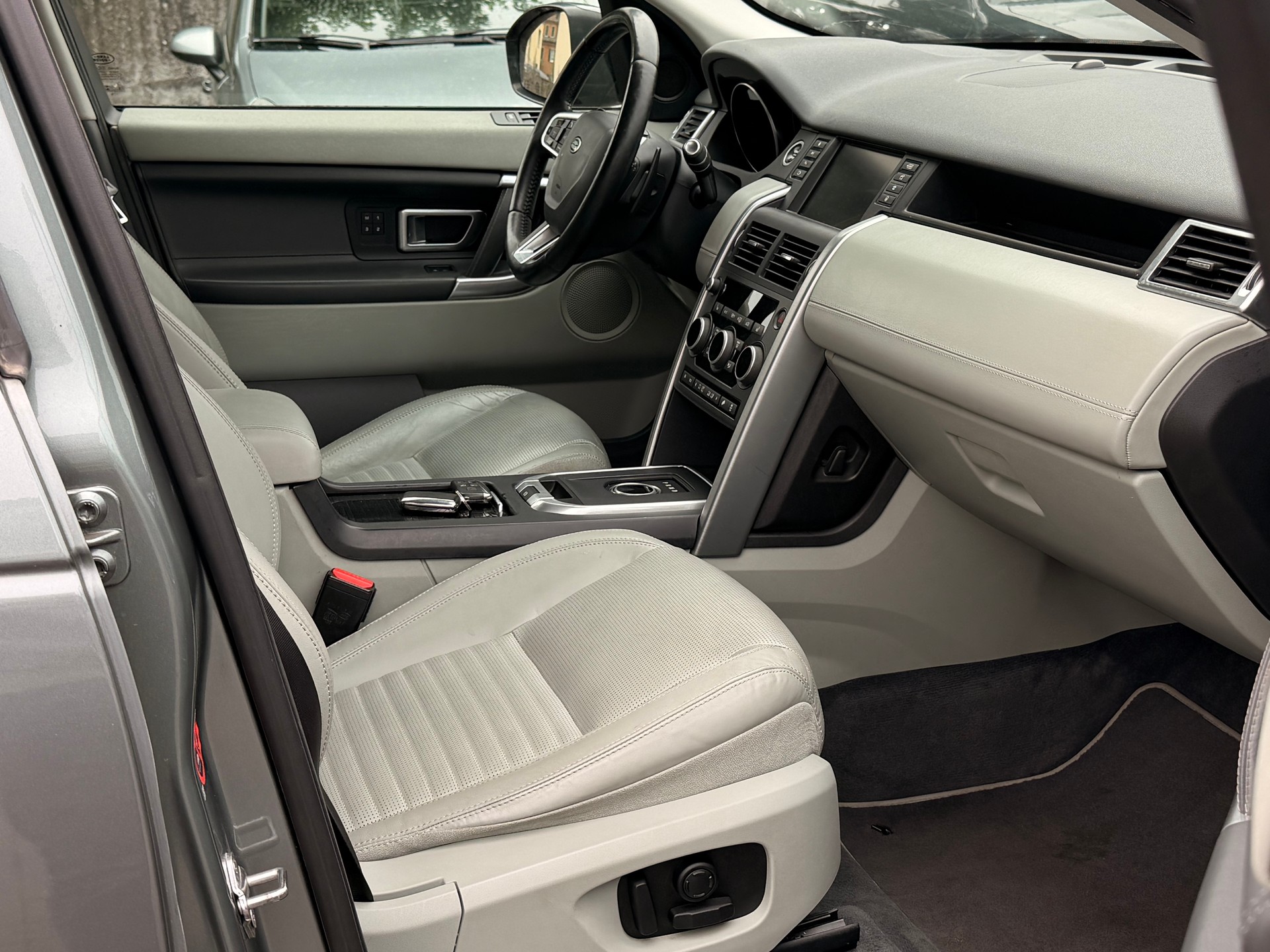 LAND ROVER Discovery Sport 2.0 Si4 HSE Luxury AT9-image-14