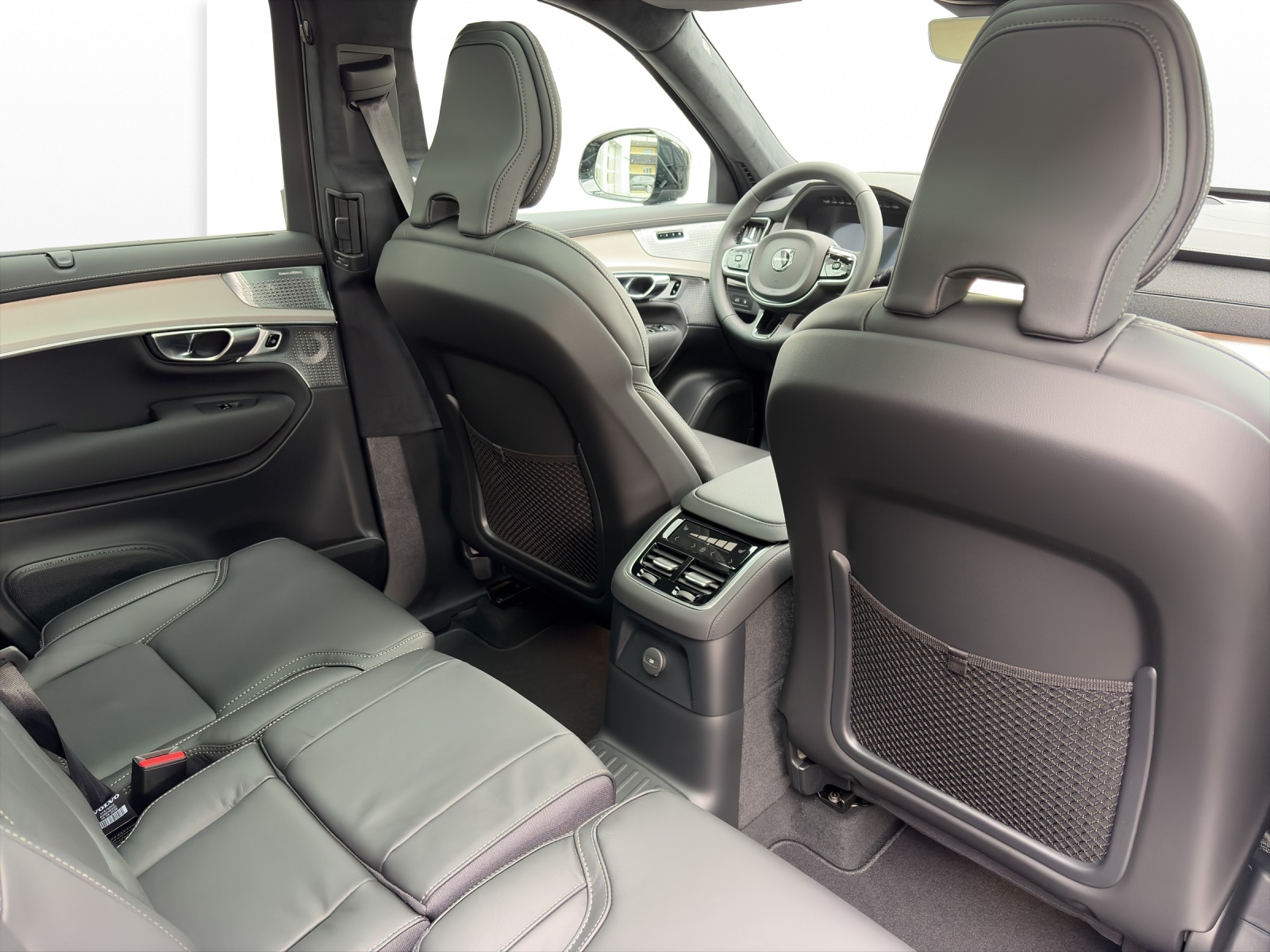 VOLVO XC90 2.0 T8 TE Black Edition eAWD-image-16