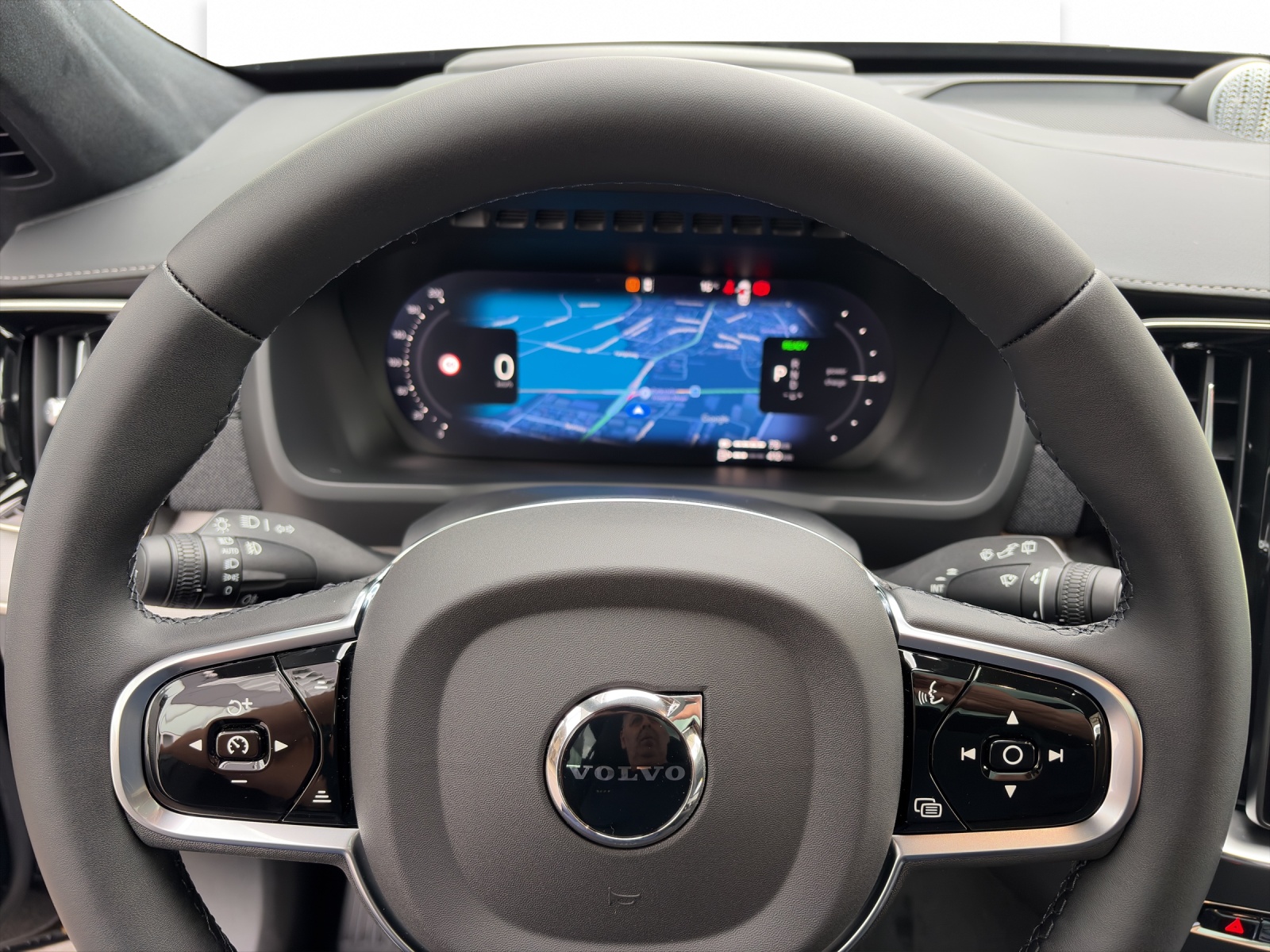 VOLVO XC90 2.0 T8 TE Black Edition eAWD-image-10