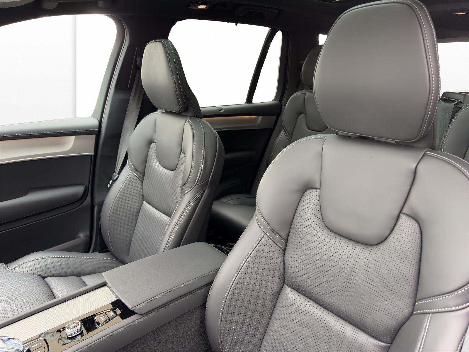 VOLVO XC90 2.0 T8 TE Black Edition eAWD-image-8