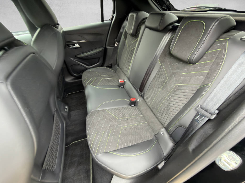 PEUGEOT 208 1.2 Hybrid 145 GT-image-6