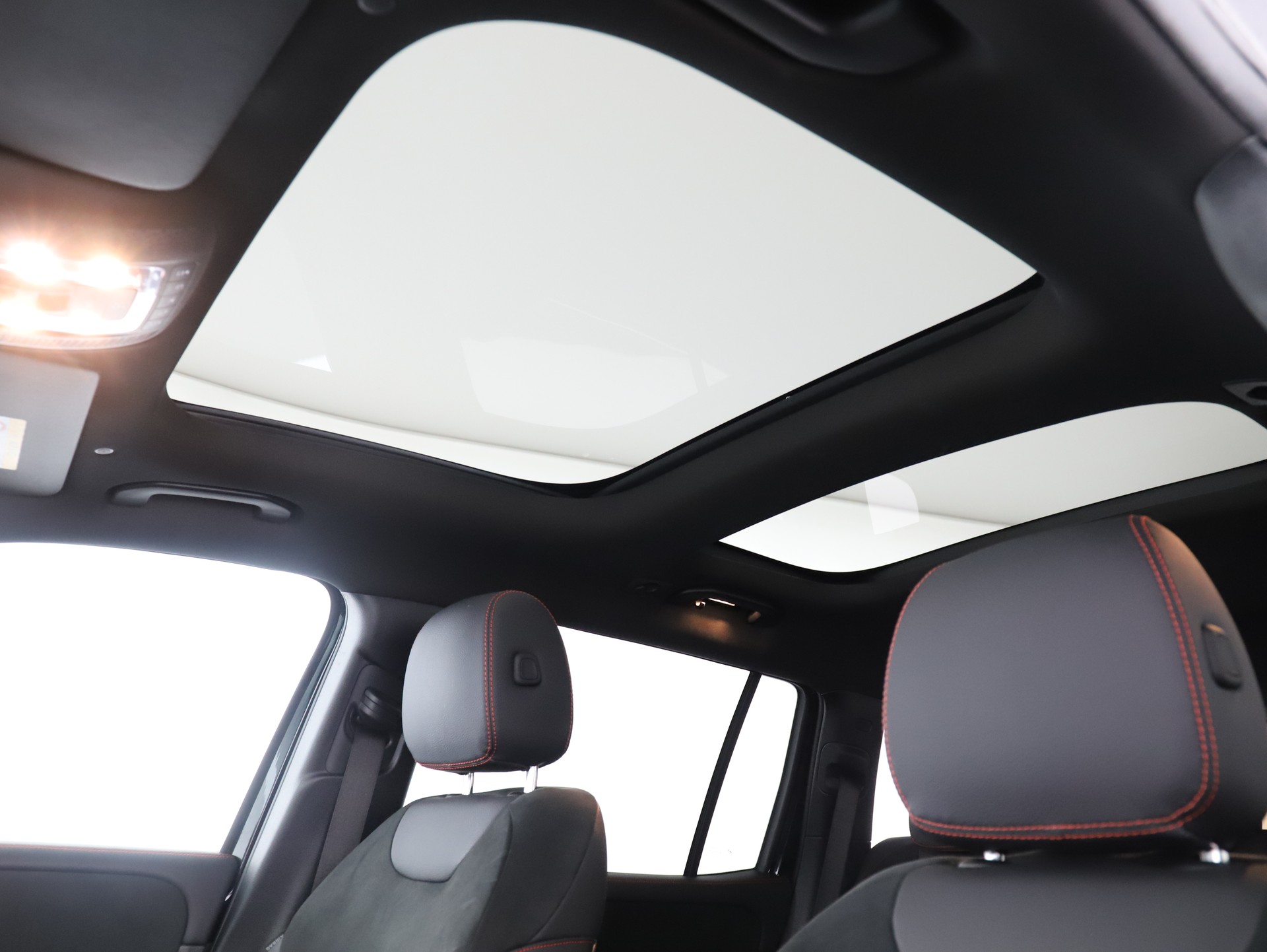 MERCEDES-BENZ GLB 220 4Matic 8G-Tronic-image-13