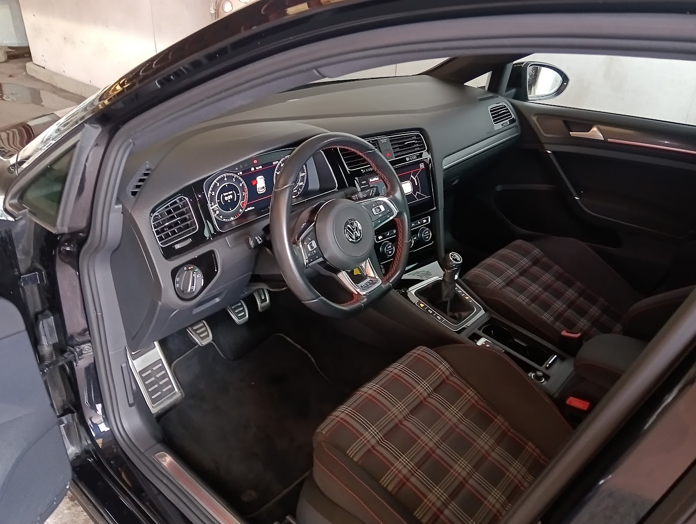 VW Golf 2.0 TSI GTI Performance-image-8
