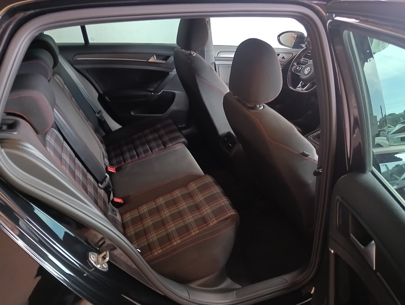 VW Golf 2.0 TSI GTI Performance-image-9